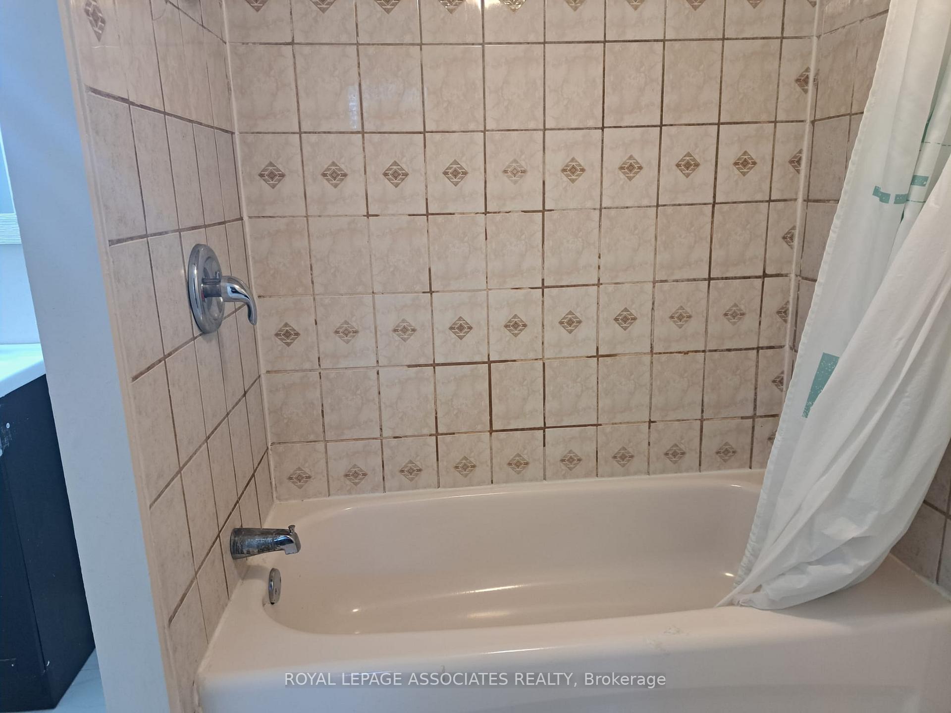 Photo 9 of 72 Starhill Crescent, Brampton, Sandringham-Wellington North — HOMEH
