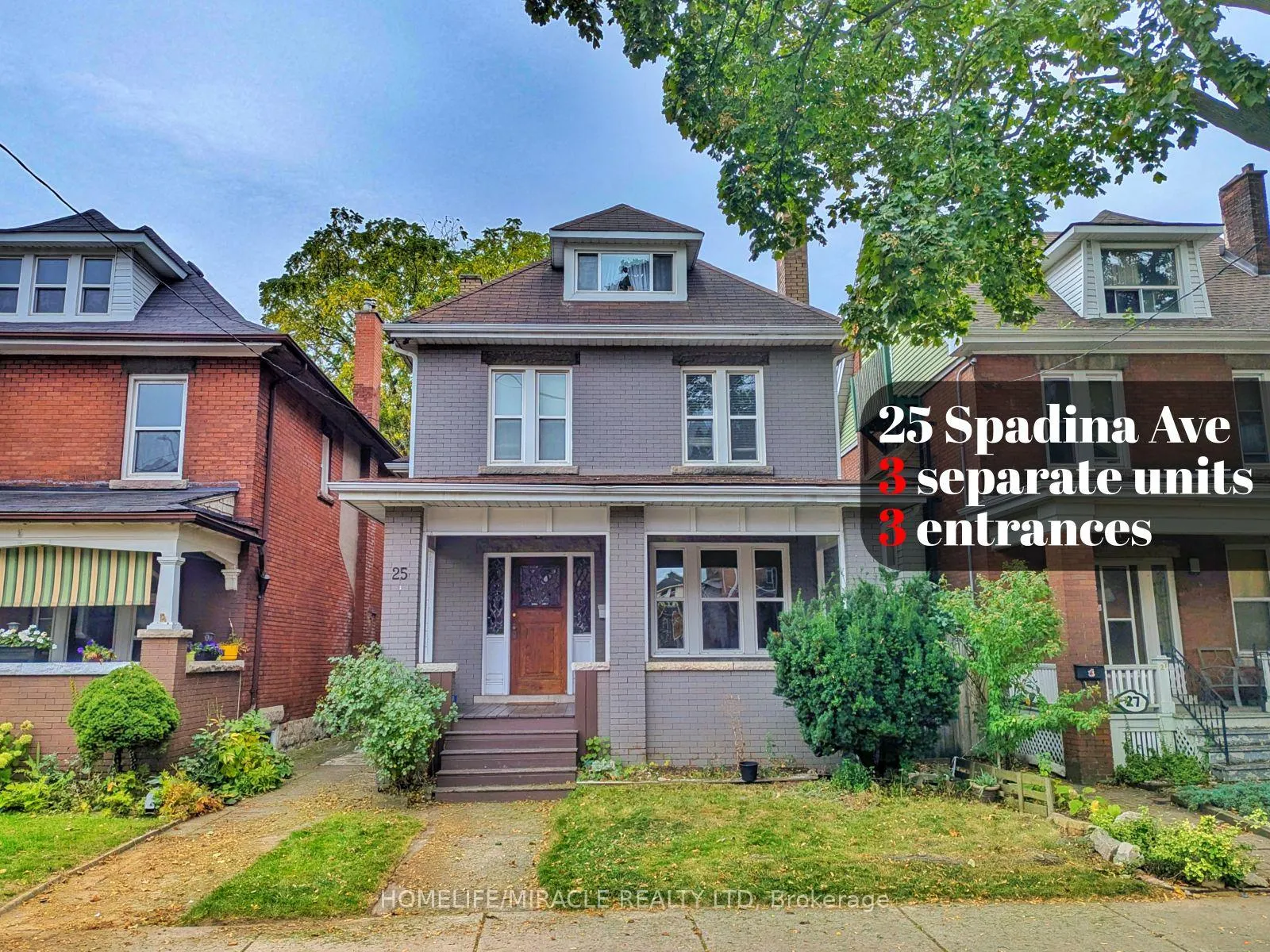 Front of 25 Spadina Avenue