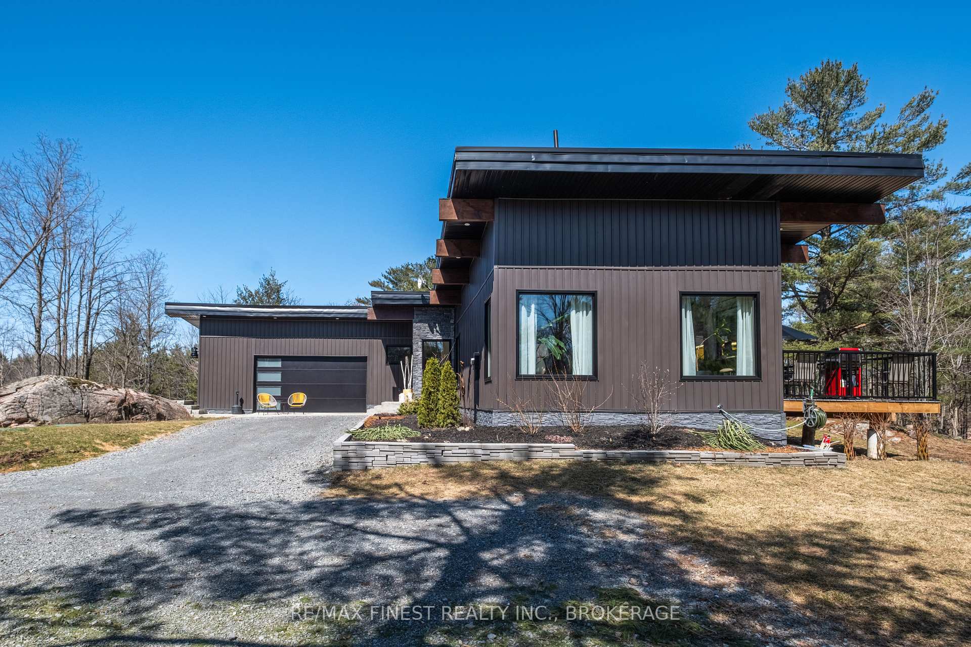 Photo 2 of 1316 Leland Road, Frontenac, Frontenac South — HOMEH