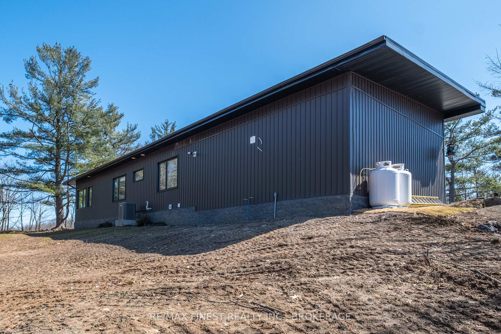 Photo 41 of 1316 Leland Road, Frontenac, Frontenac South — HOMEH