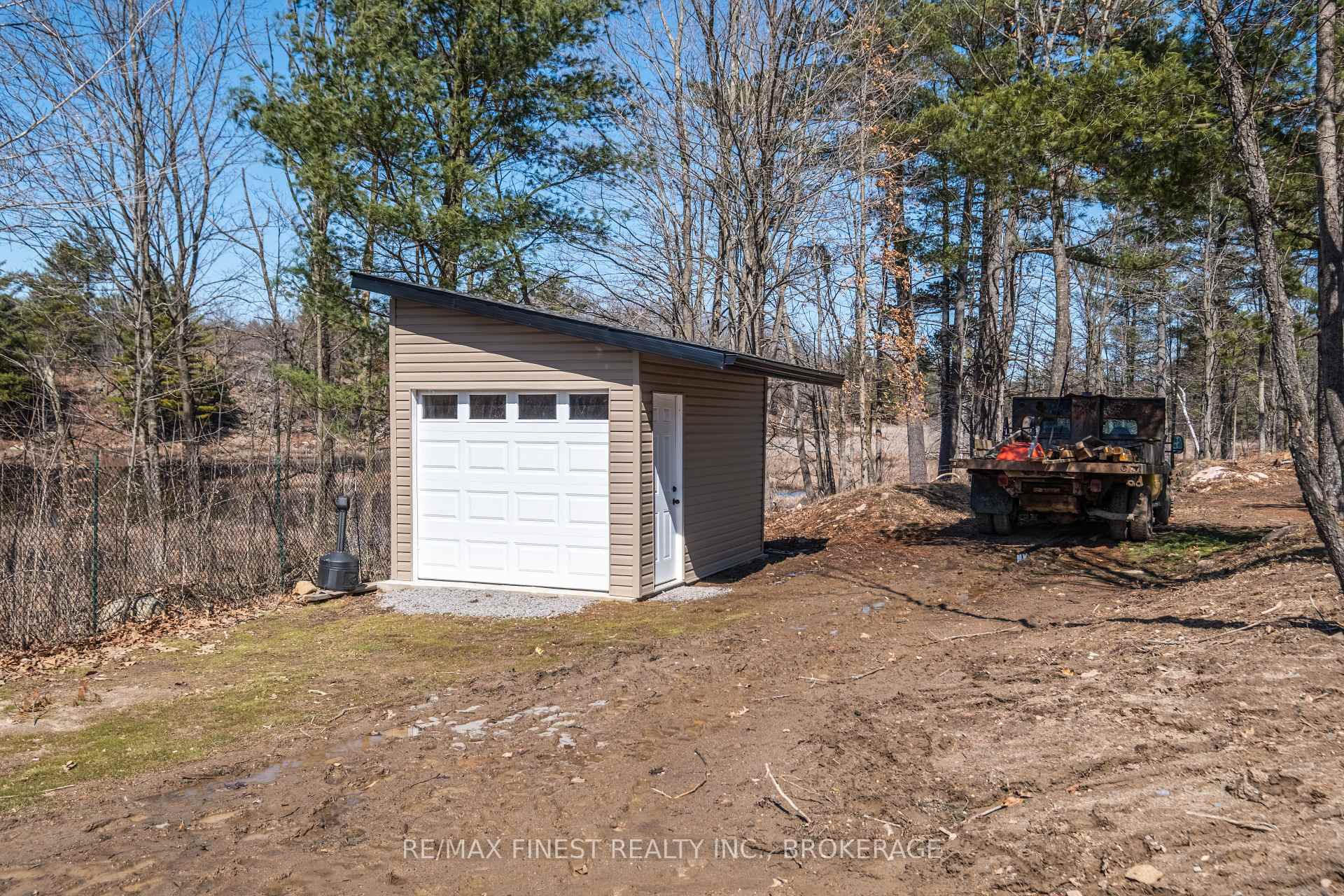 Photo 42 of 1316 Leland Road, Frontenac, Frontenac South — HOMEH