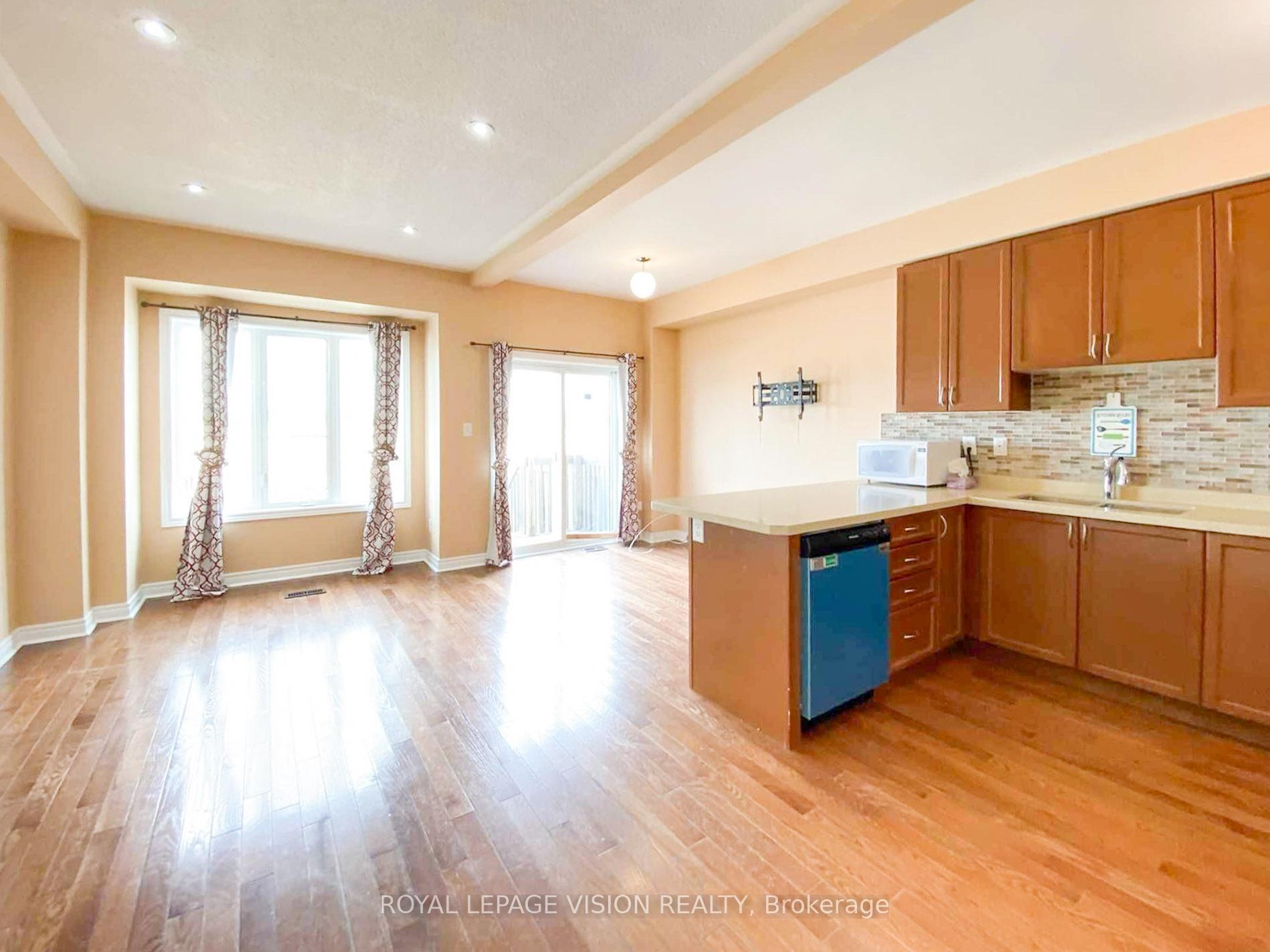 Photo 3 of 7429 Saint Barbara Boulevard, Brampton, Brampton 407 Corridor — HOMEH