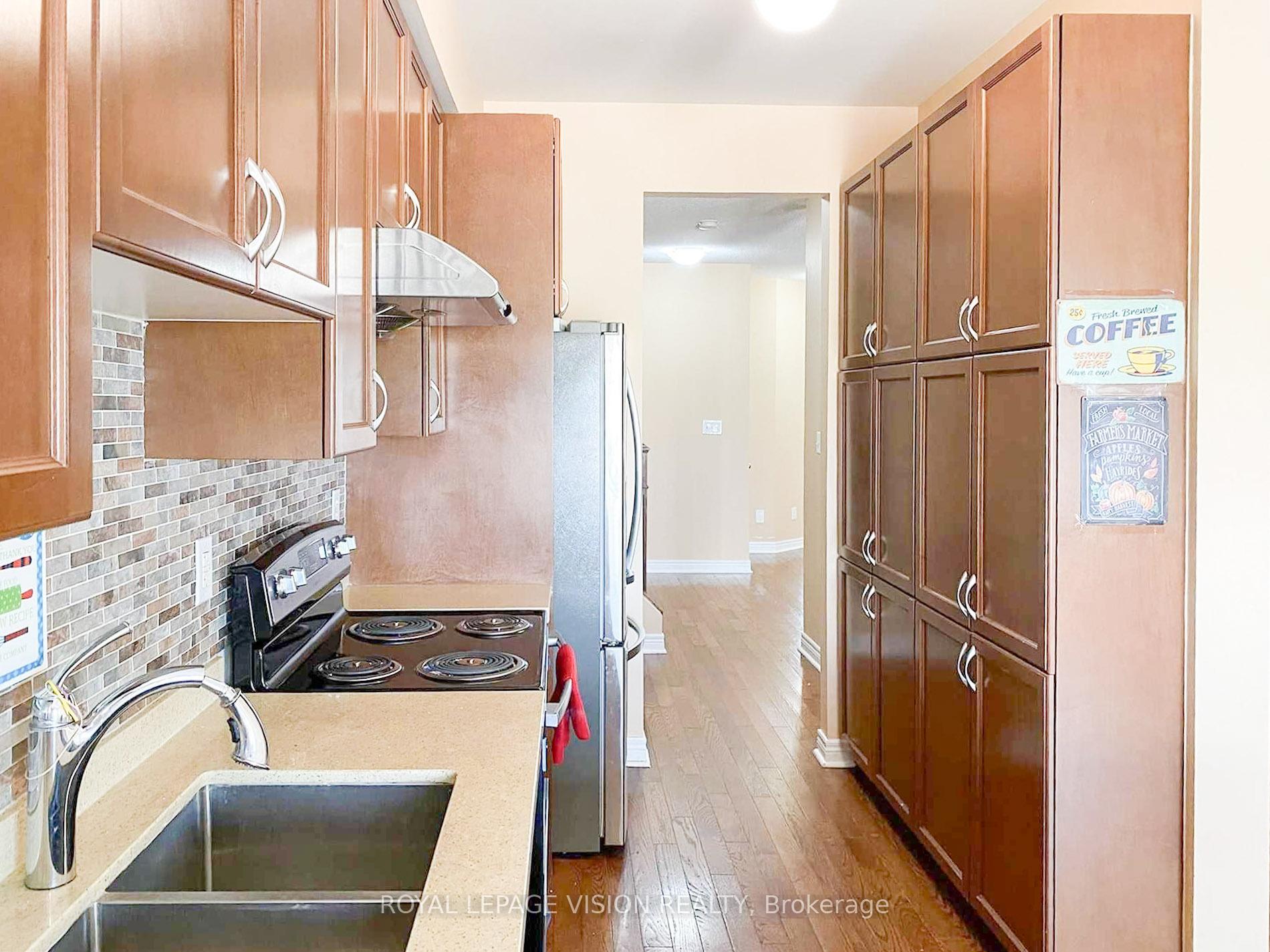 Photo 5 of 7429 Saint Barbara Boulevard, Brampton, Brampton 407 Corridor — HOMEH