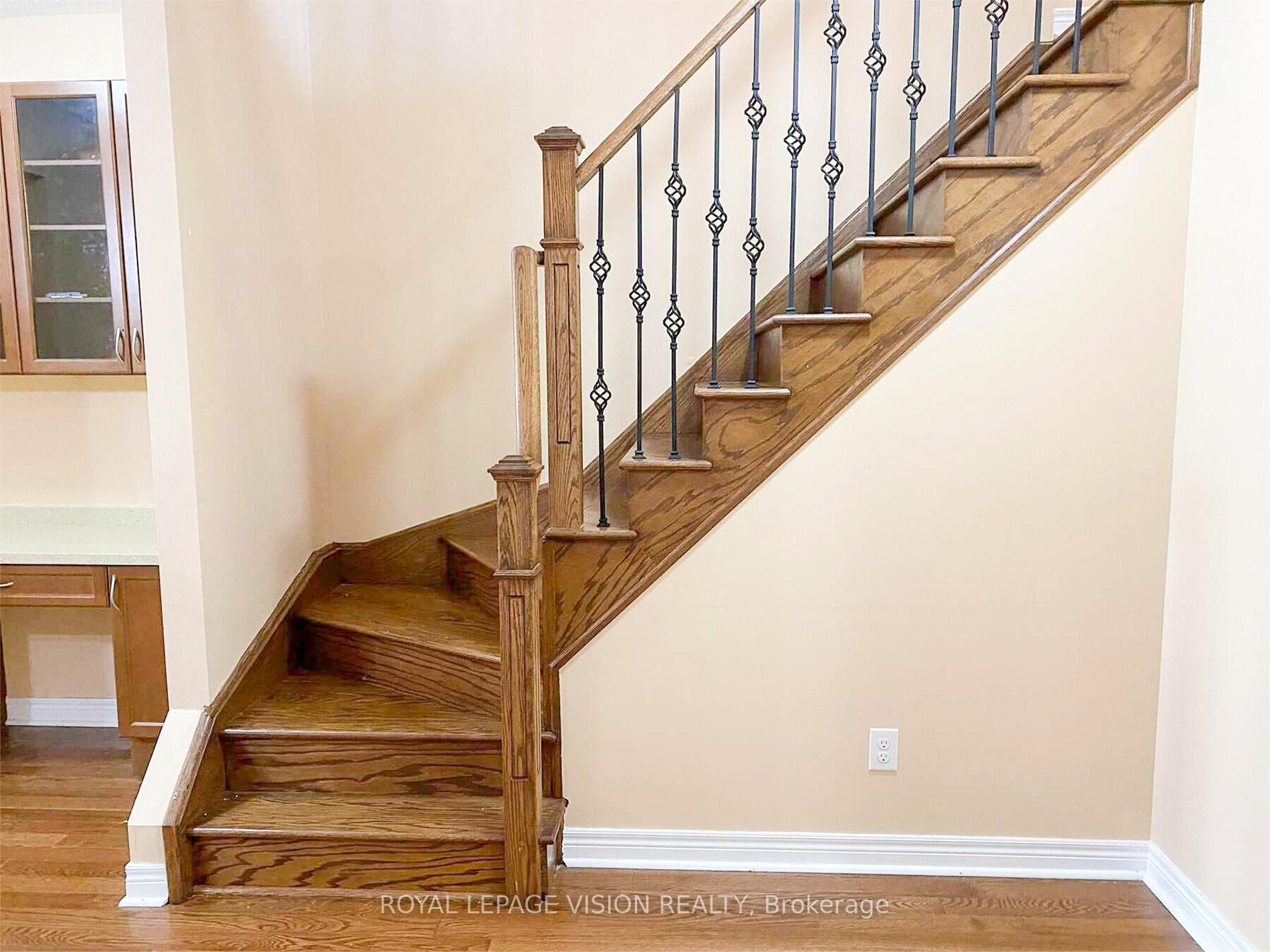 Photo 7 of 7429 Saint Barbara Boulevard, Brampton, Brampton 407 Corridor — HOMEH