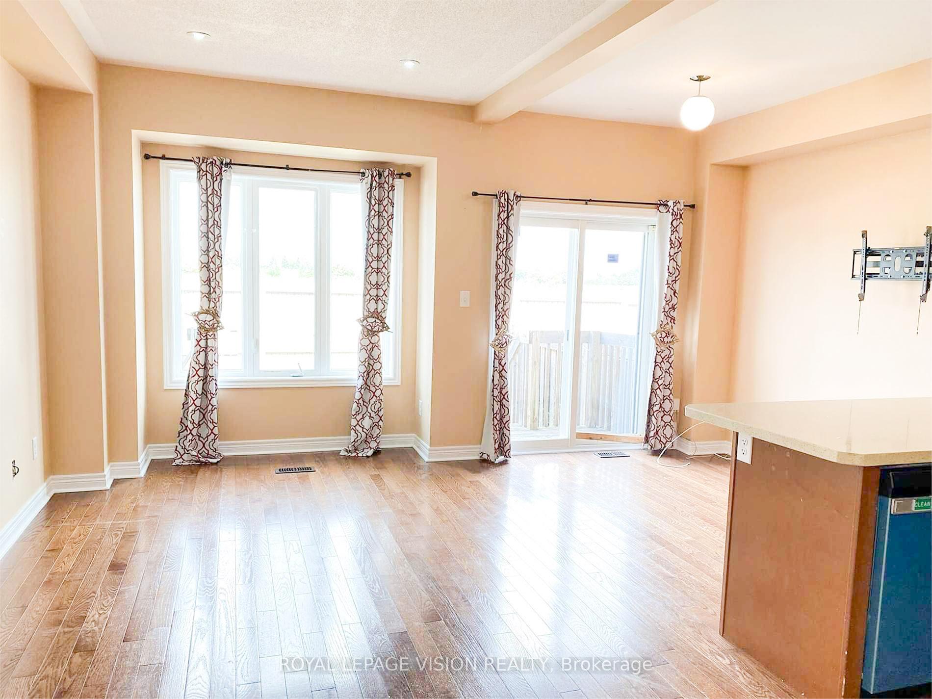 Photo 10 of 7429 Saint Barbara Boulevard, Brampton, Brampton 407 Corridor — HOMEH