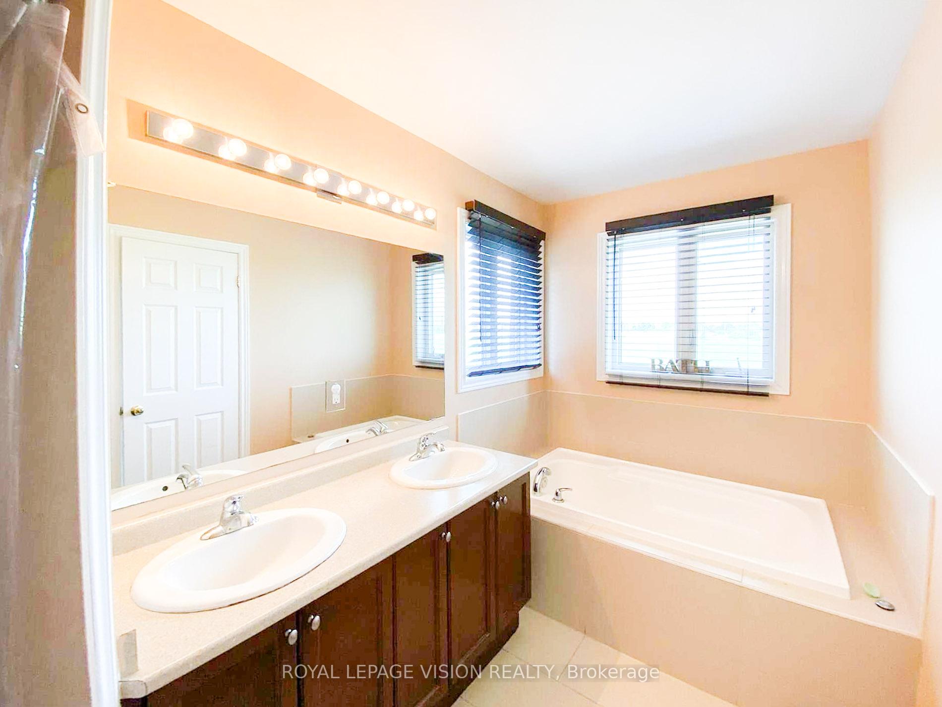 Photo 13 of 7429 Saint Barbara Boulevard, Brampton, Brampton 407 Corridor — HOMEH