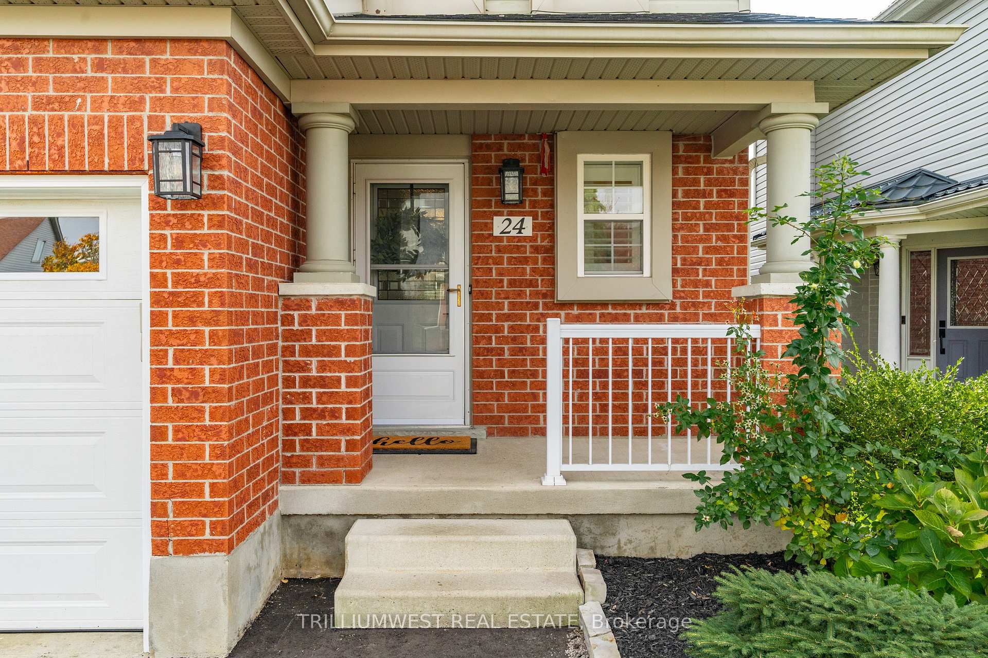 Photo 2 of 24 Kroeger Crescent, Cambridge — HOMEH
