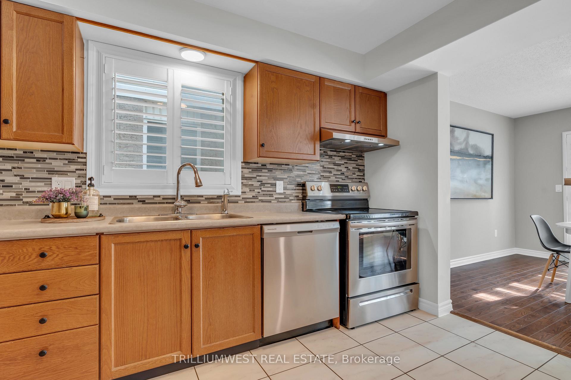 Photo 9 of 24 Kroeger Crescent, Cambridge — HOMEH