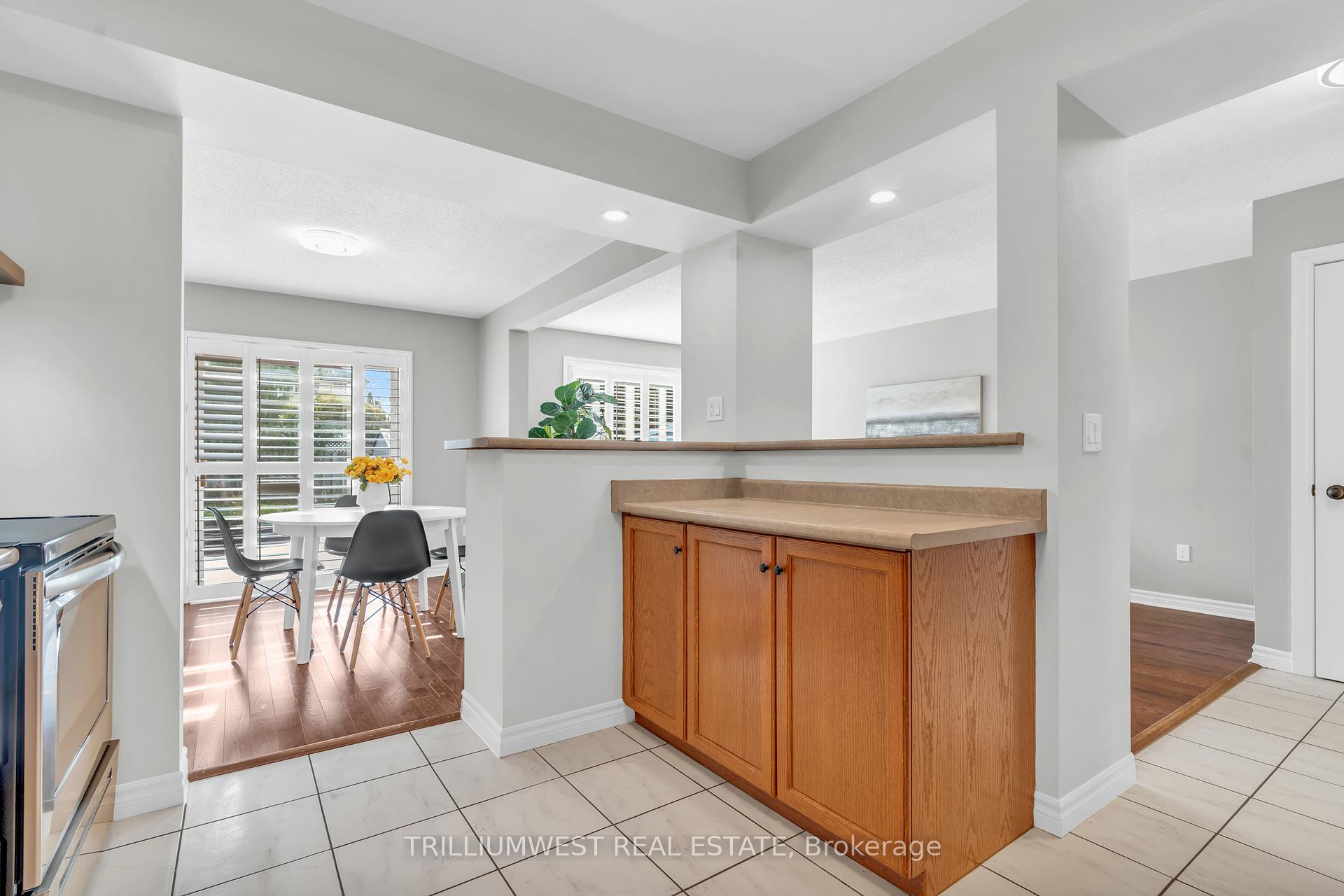 Photo 10 of 24 Kroeger Crescent, Cambridge — HOMEH