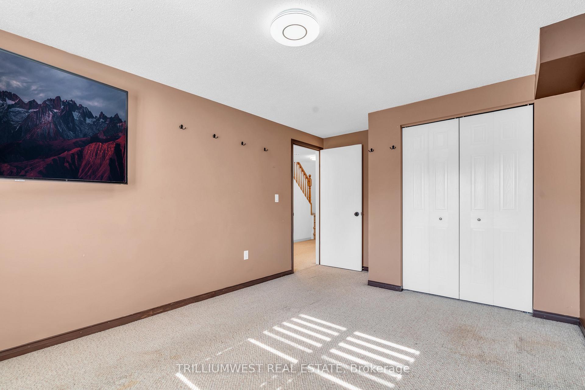 Photo 16 of 24 Kroeger Crescent, Cambridge — HOMEH
