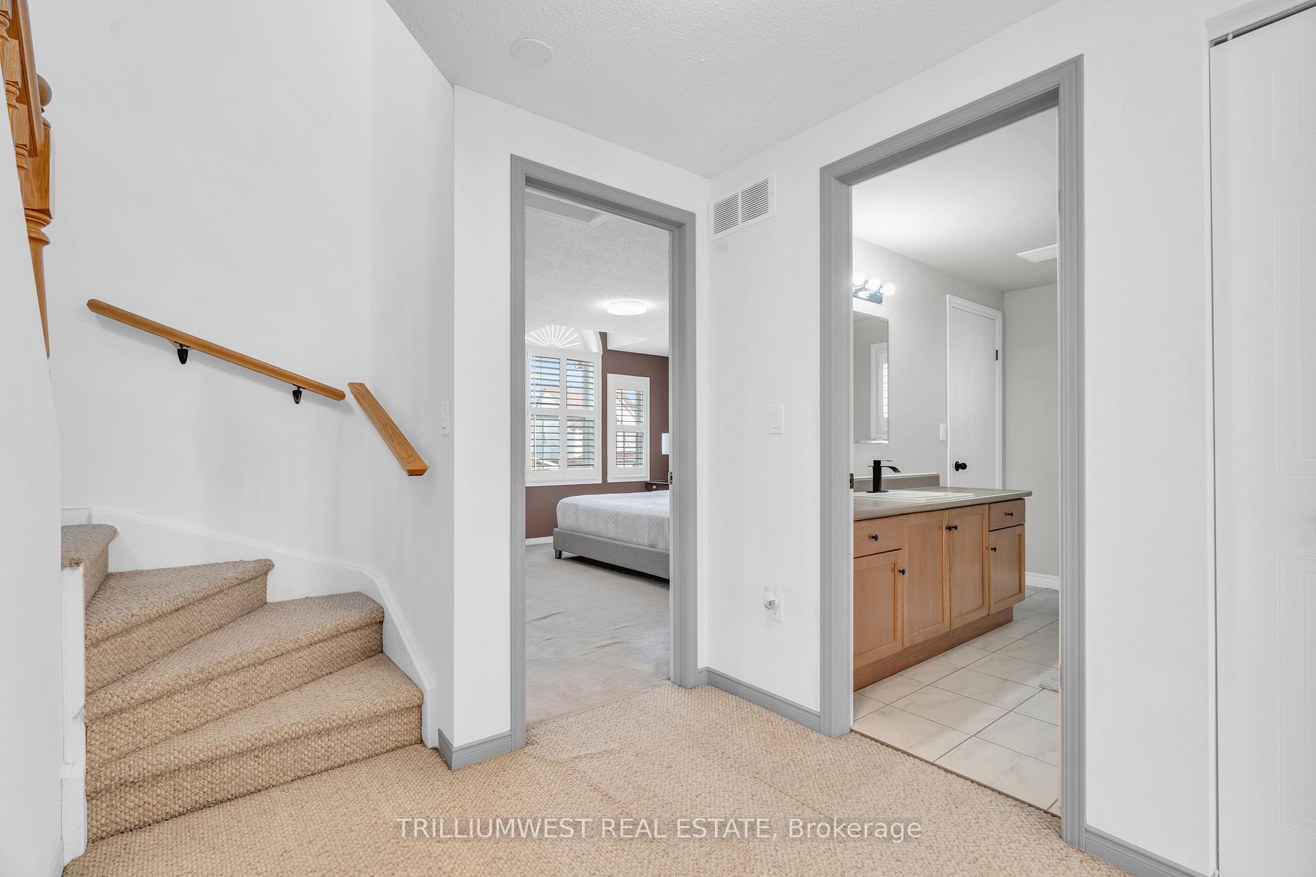 Photo 17 of 24 Kroeger Crescent, Cambridge — HOMEH