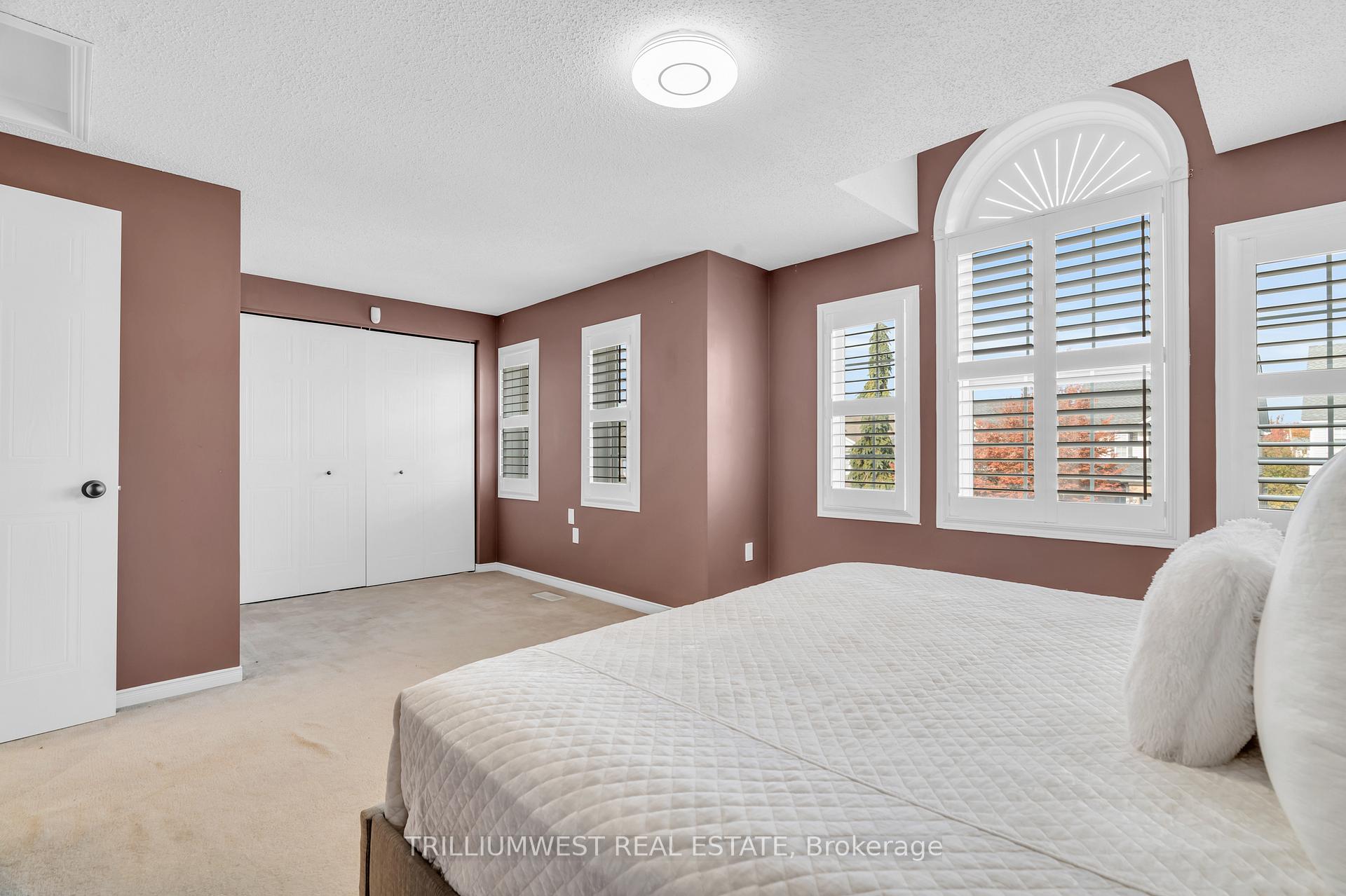 Photo 21 of 24 Kroeger Crescent, Cambridge — HOMEH