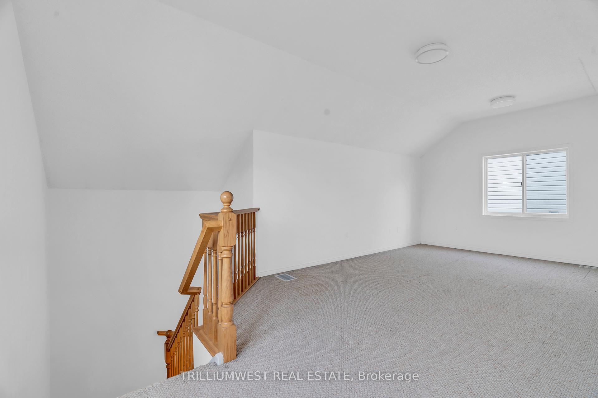 Photo 35 of 24 Kroeger Crescent, Cambridge — HOMEH