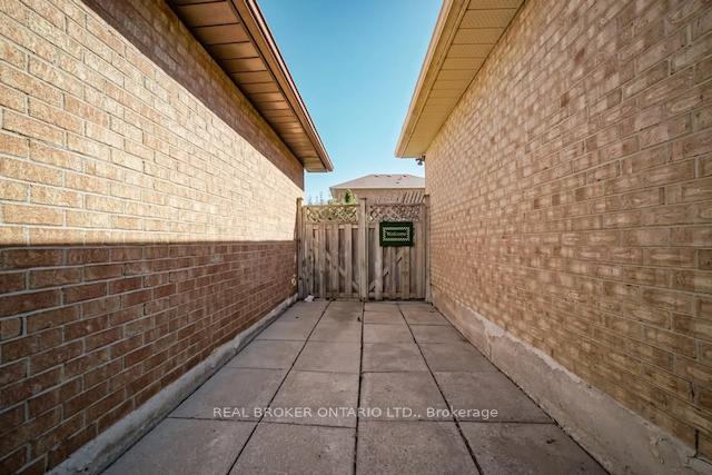 Photo 13 of 525 Ray Lawson Boulevard, Brampton, Fletcher's Creek South — HOMEH
