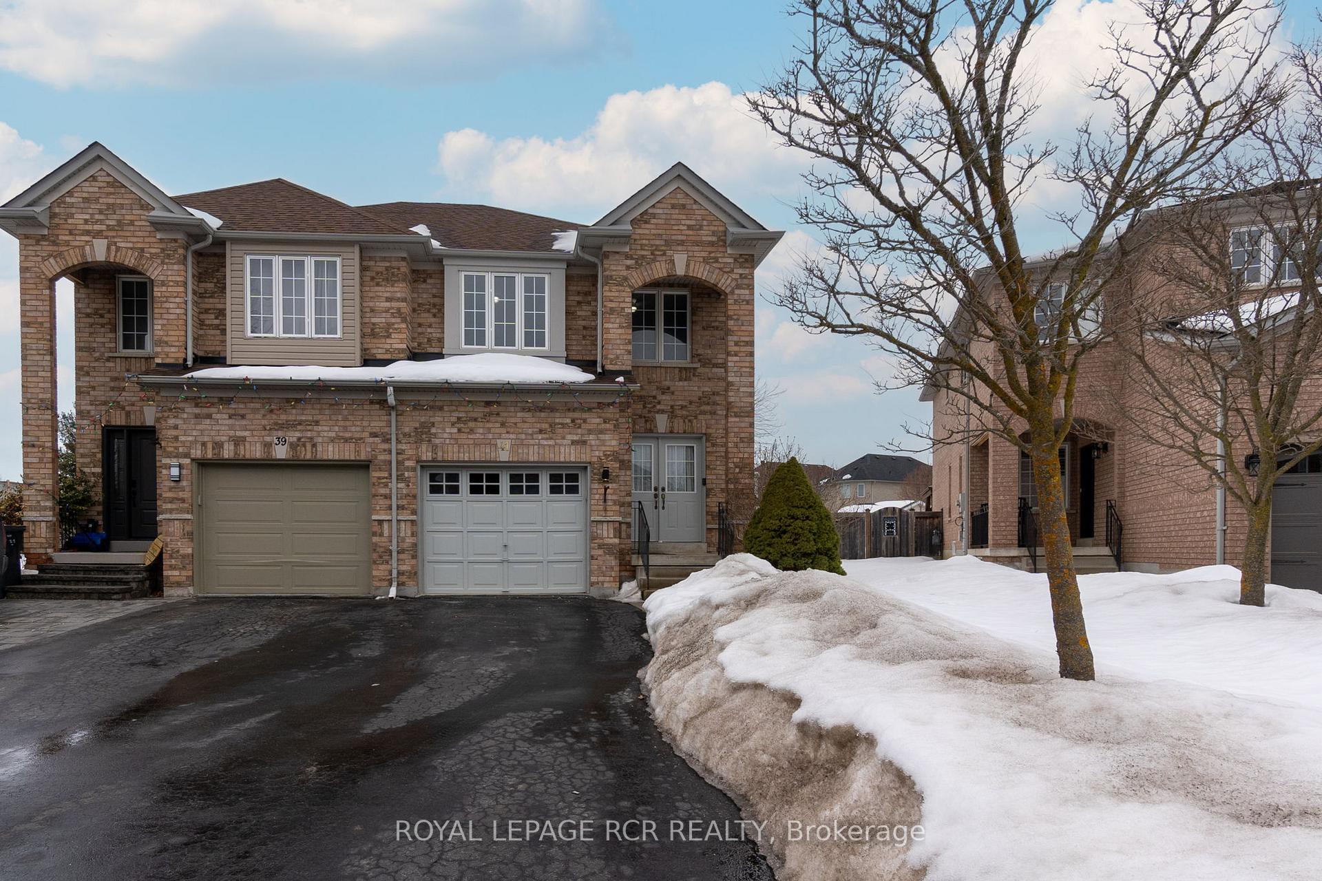 Front of 41 Ironhorse Crescent