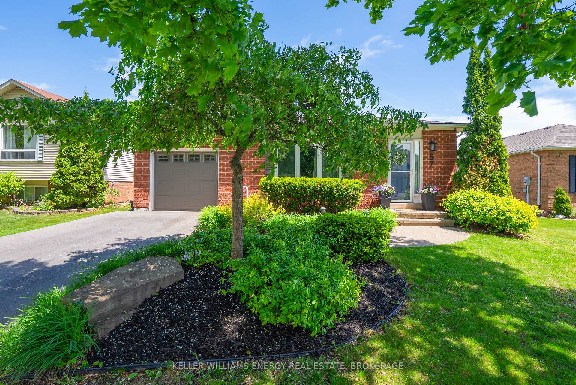 Photo 16 of 57 Centerfield Drive, Clarington, Courtice — HOMEH