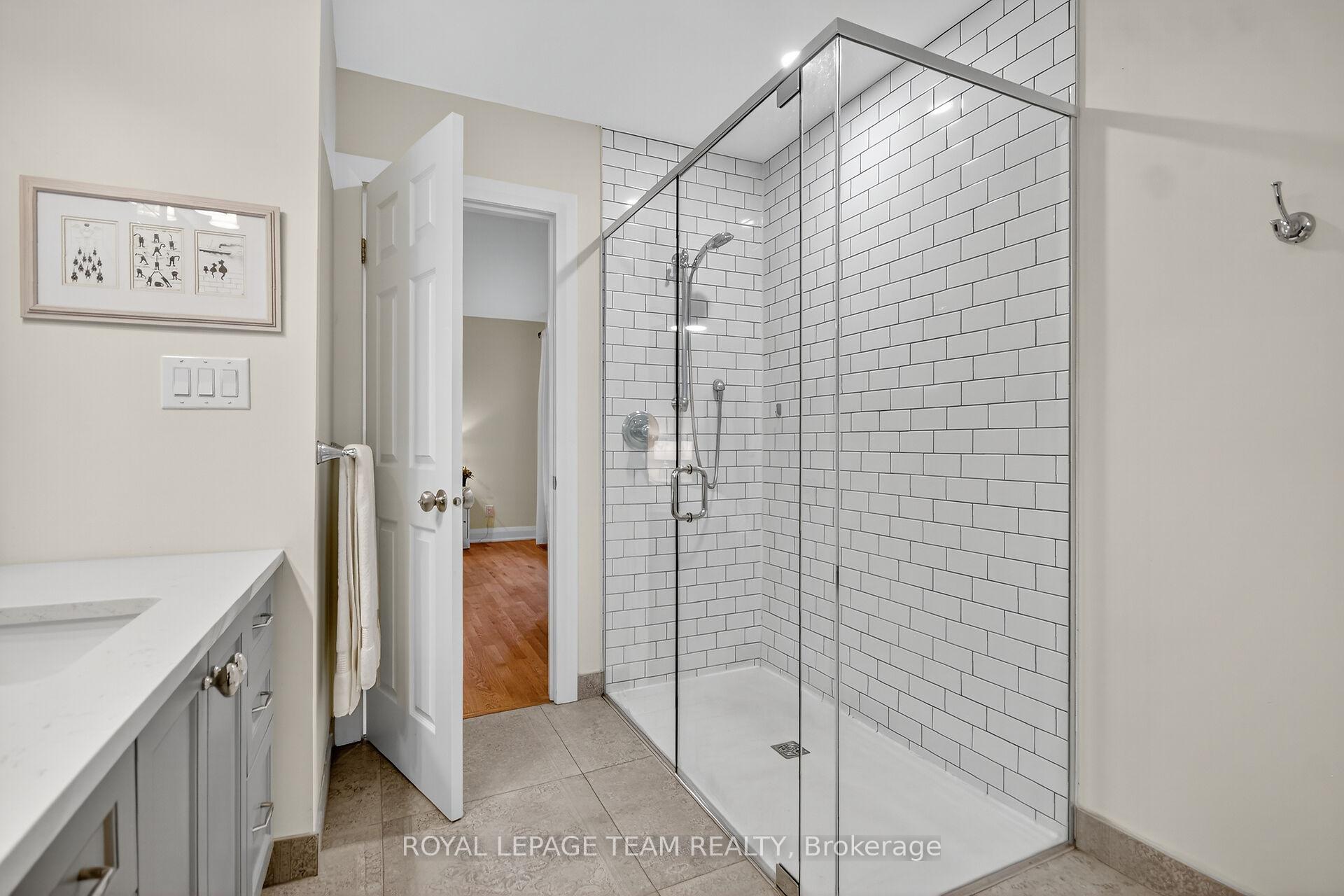 Photo 17 of 617 Mansfield Avenue, Ottawa, McKellar/Highland — HOMEH