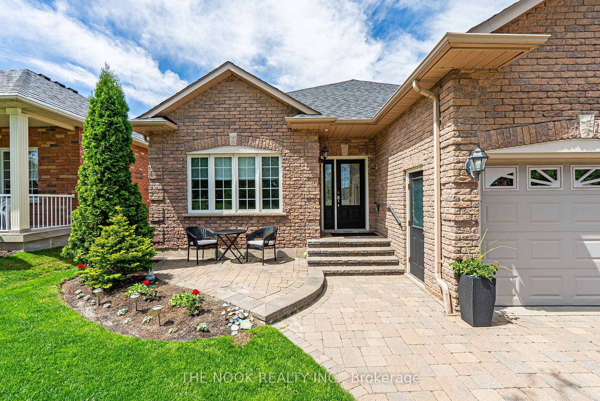 Photo 2 of 2 Decoe Court, Clarington, Courtice — HOMEH