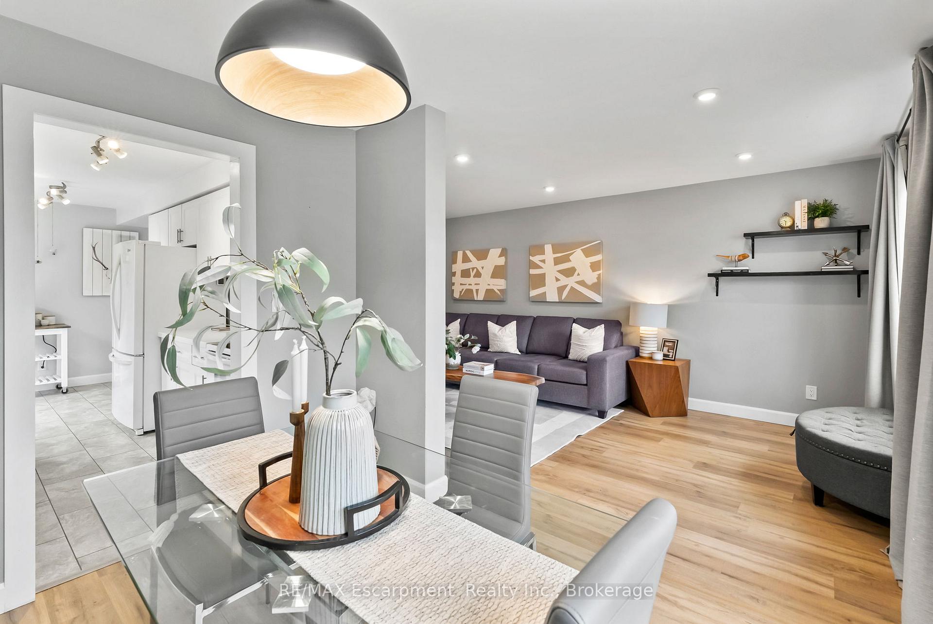 Photo 10 of 9 Barker Court, Clarington, Bowmanville — HOMEH