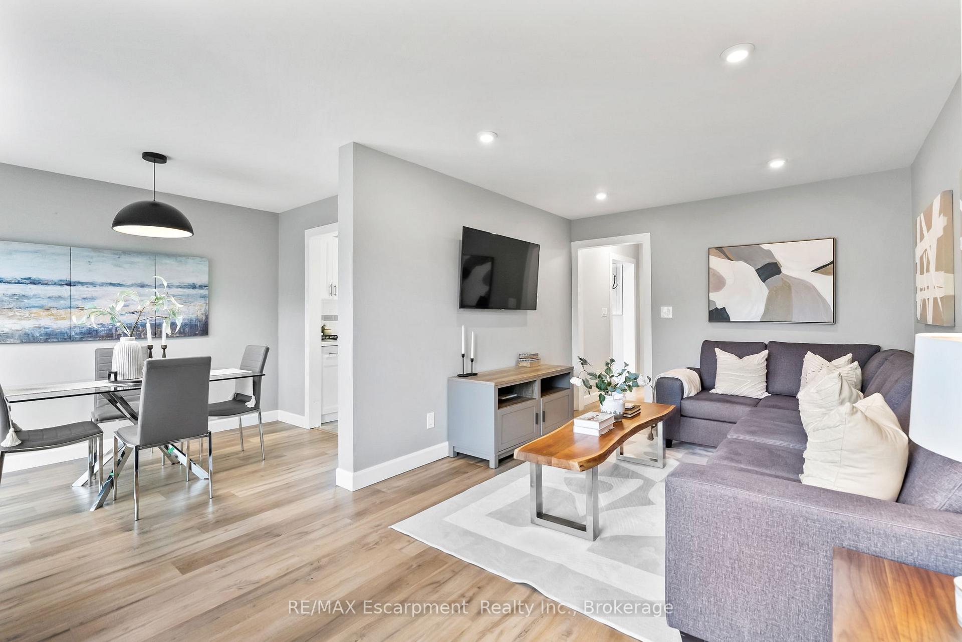 Photo 12 of 9 Barker Court, Clarington, Bowmanville — HOMEH