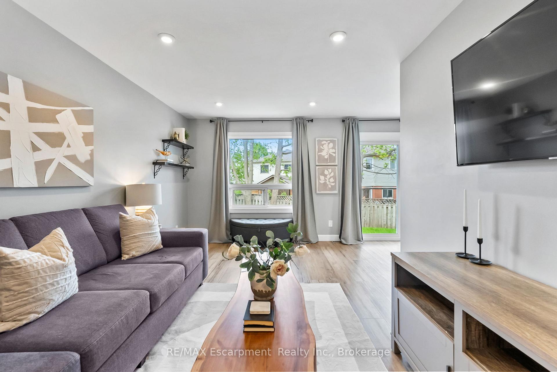 Photo 13 of 9 Barker Court, Clarington, Bowmanville — HOMEH