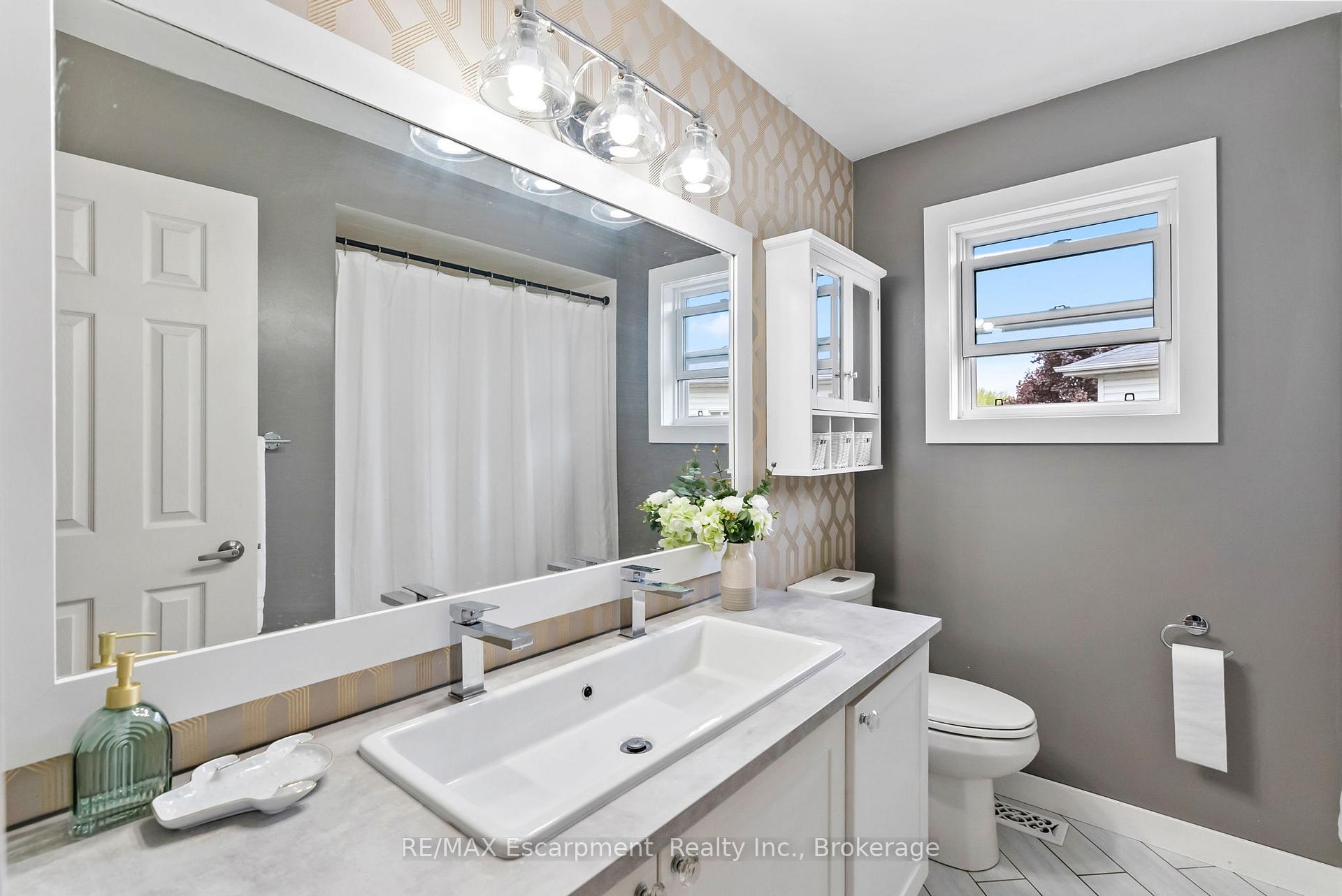 Photo 19 of 9 Barker Court, Clarington, Bowmanville — HOMEH
