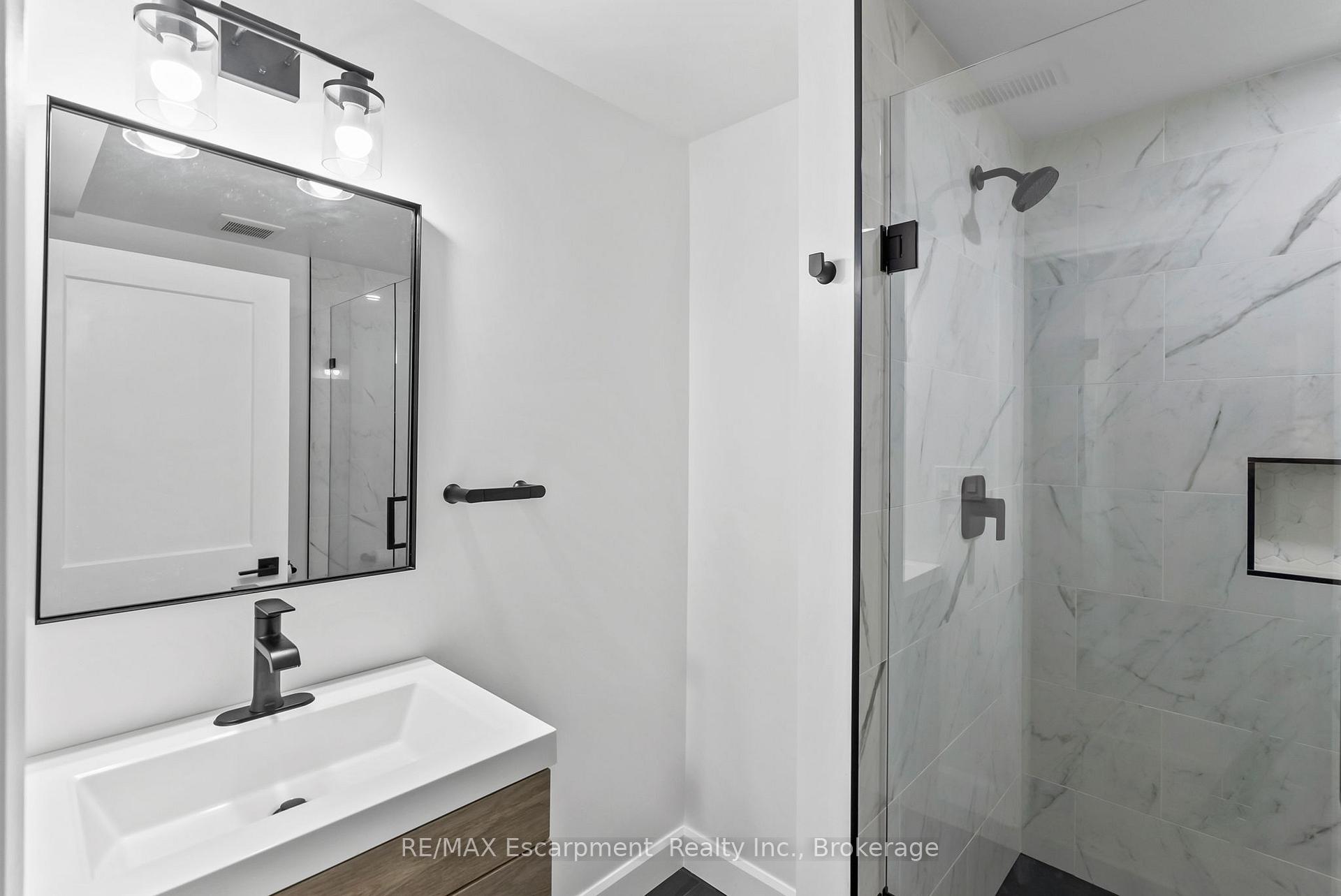 Photo 26 of 9 Barker Court, Clarington, Bowmanville — HOMEH