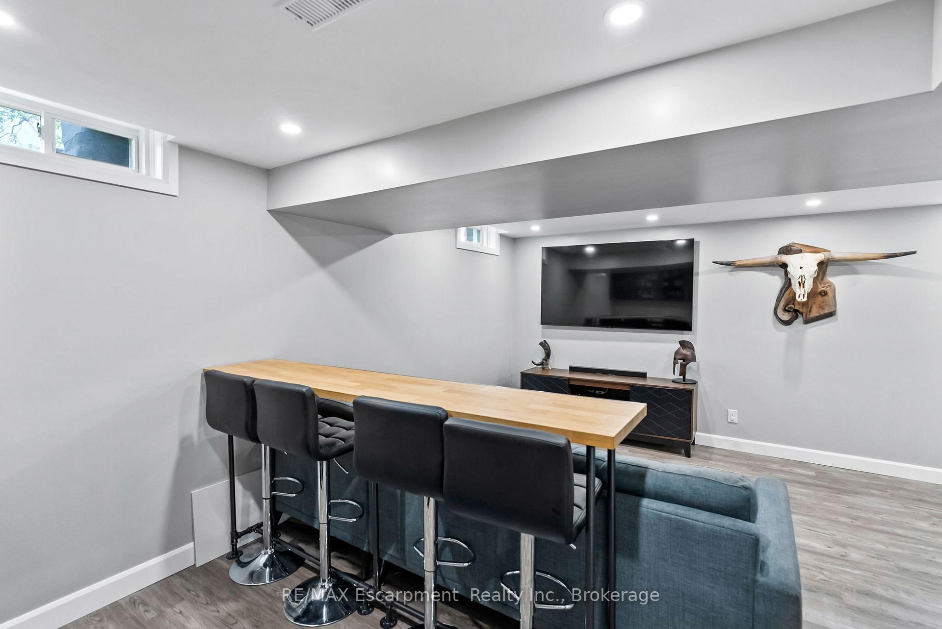 Photo 31 of 9 Barker Court, Clarington, Bowmanville — HOMEH