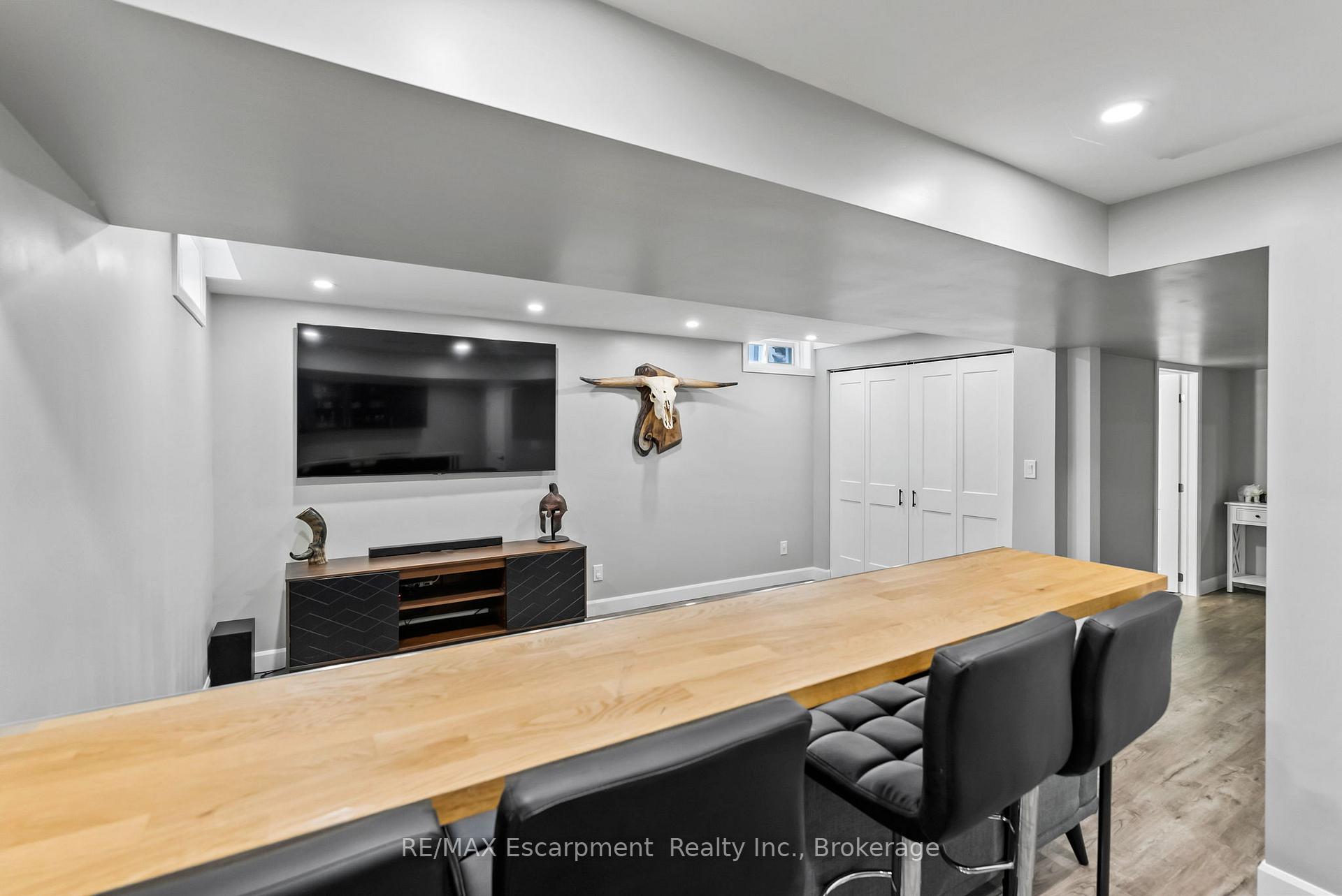 Photo 32 of 9 Barker Court, Clarington, Bowmanville — HOMEH