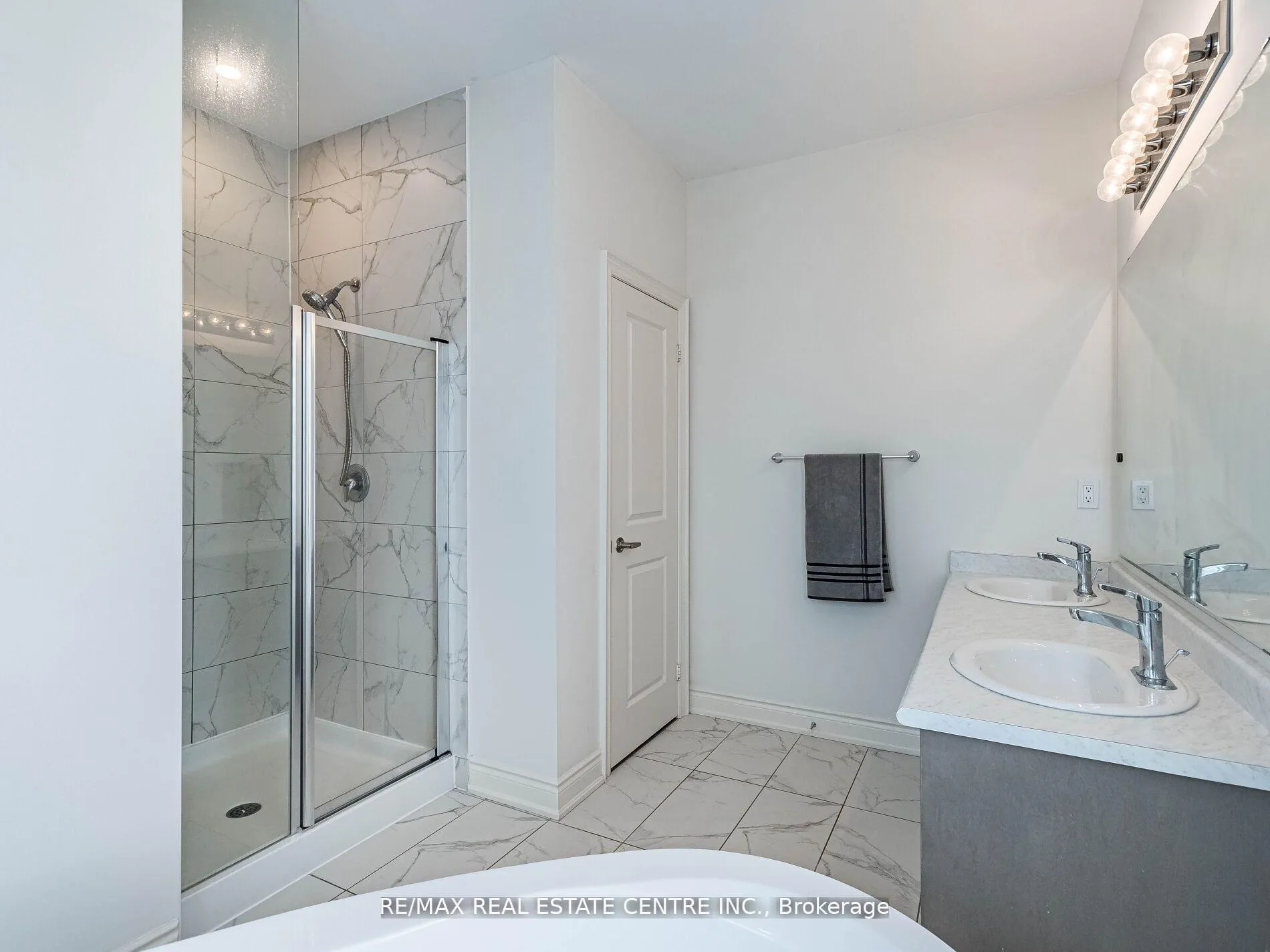 Photo 18 of 62 Granite Ridge Trail, Hamilton, Waterdown — HOMEH
