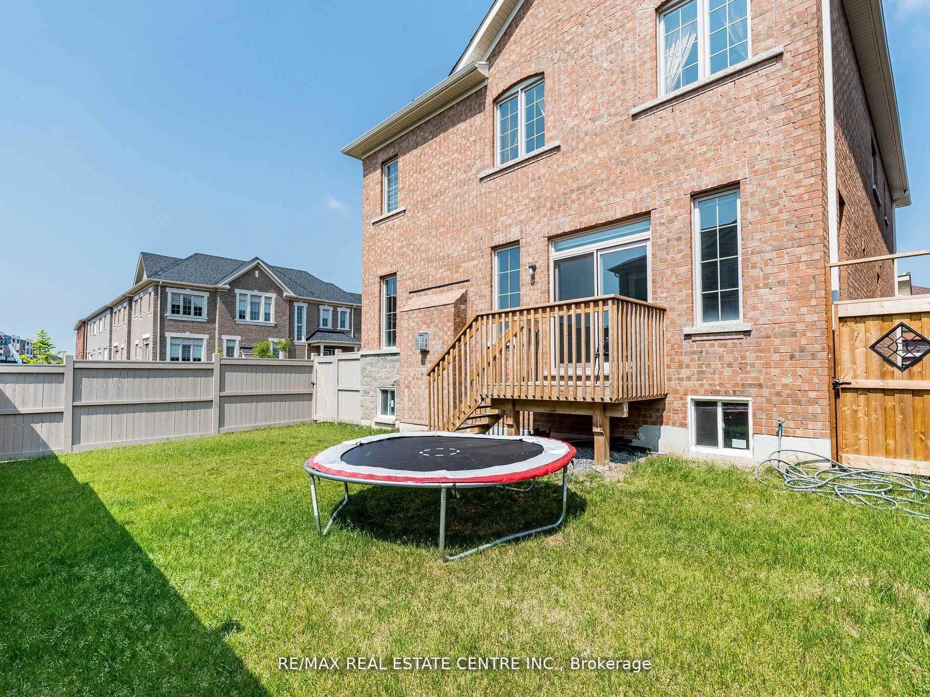 Photo 21 of 62 Granite Ridge Trail, Hamilton, Waterdown — HOMEH