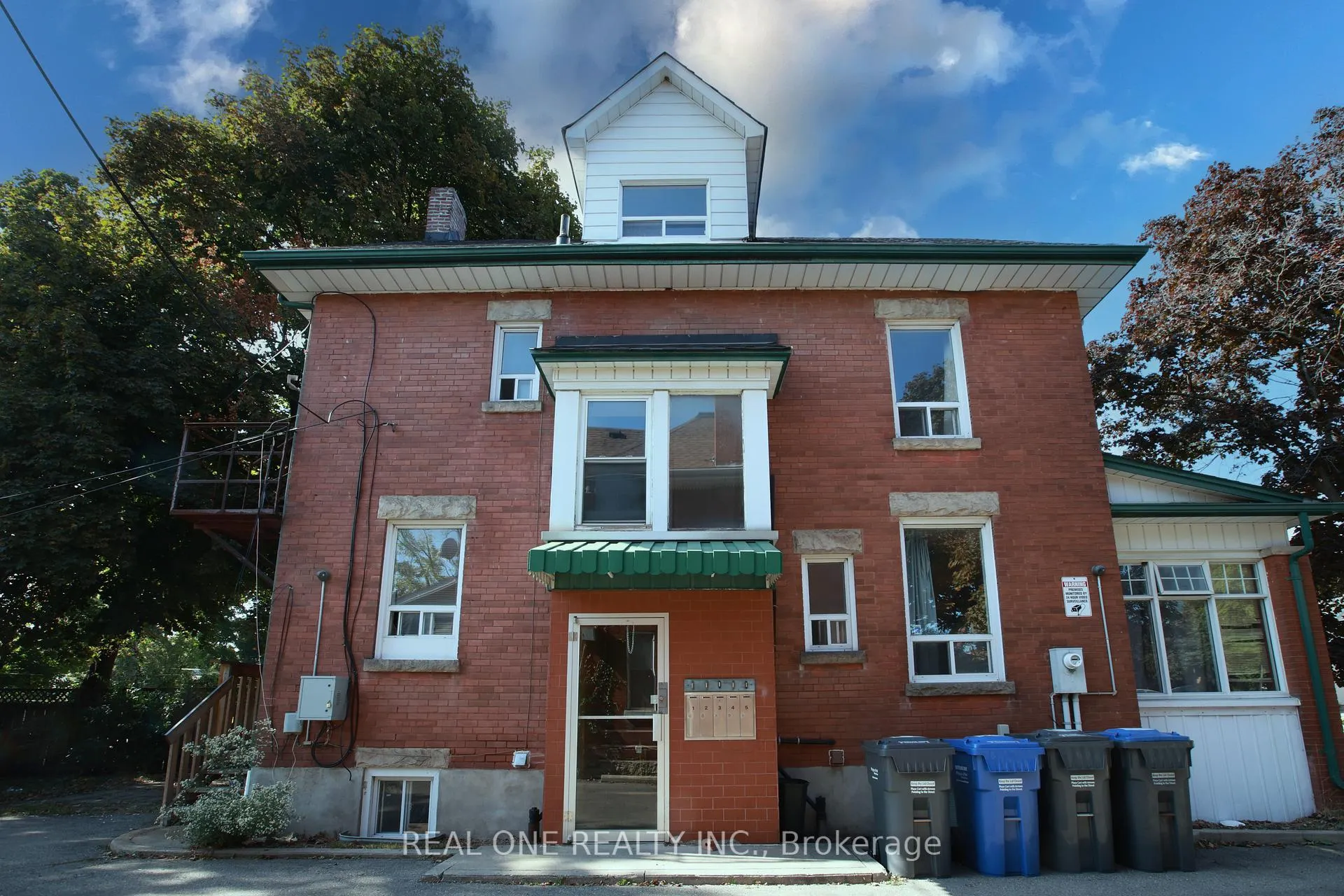 Photo 1 of Unit Unit 5, 239 Main Street N, Brampton, Downtown Brampton — HOMEH