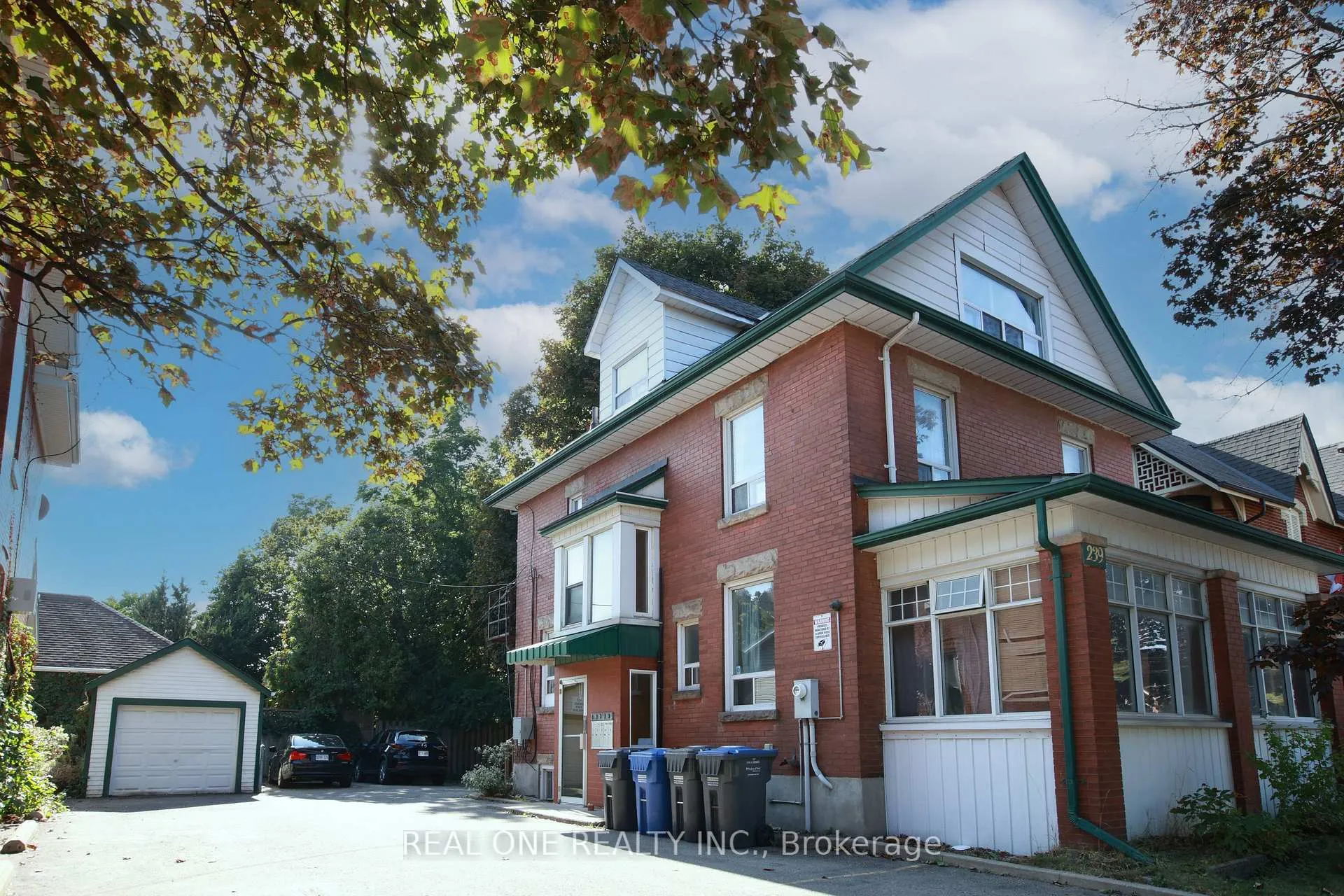 Photo 2 of Unit Unit 5, 239 Main Street N, Brampton, Downtown Brampton — HOMEH