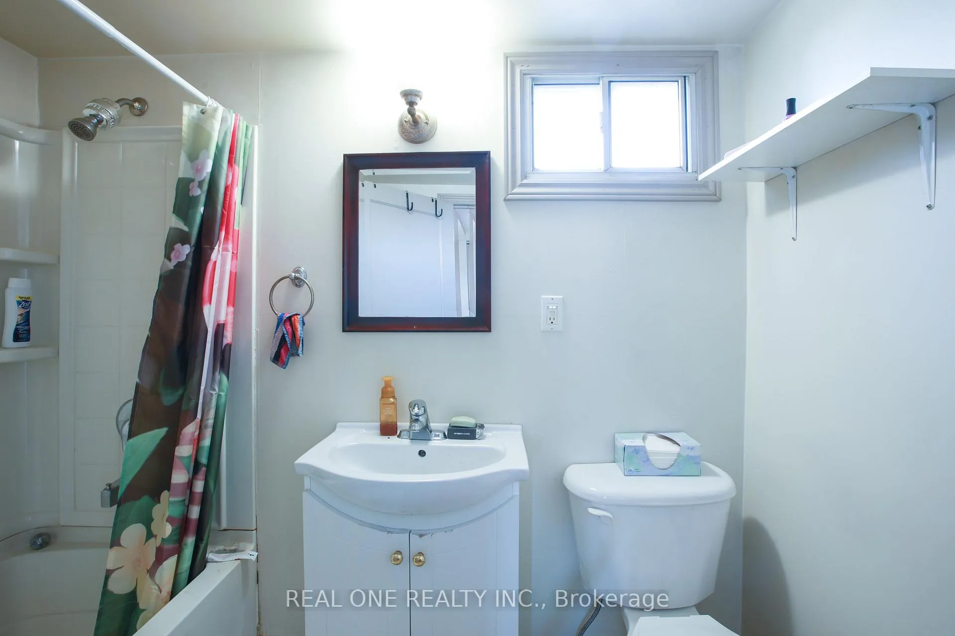 Photo 5 of Unit Unit 5, 239 Main Street N, Brampton, Downtown Brampton — HOMEH