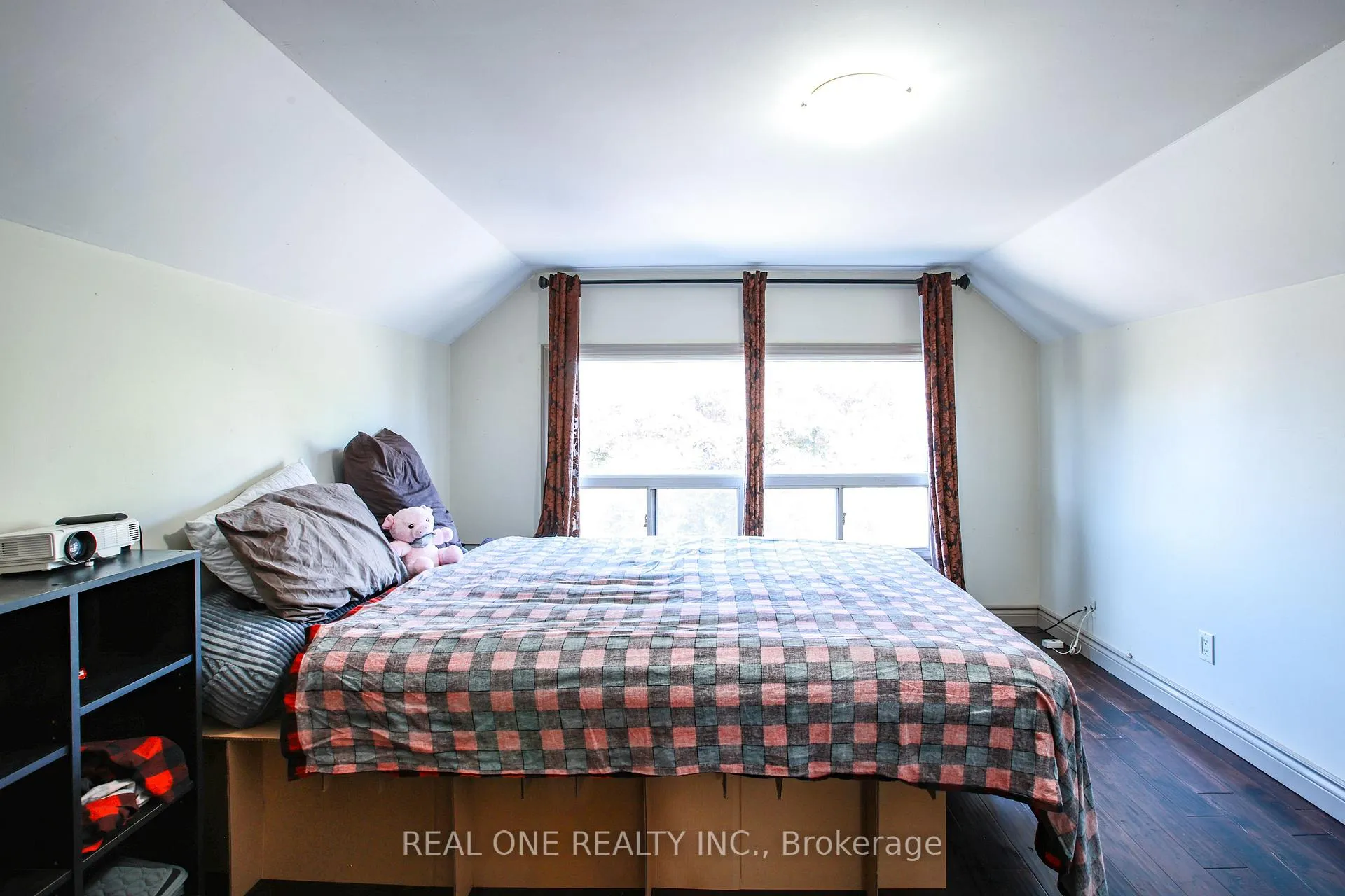 Photo 6 of Unit Unit 5, 239 Main Street N, Brampton, Downtown Brampton — HOMEH