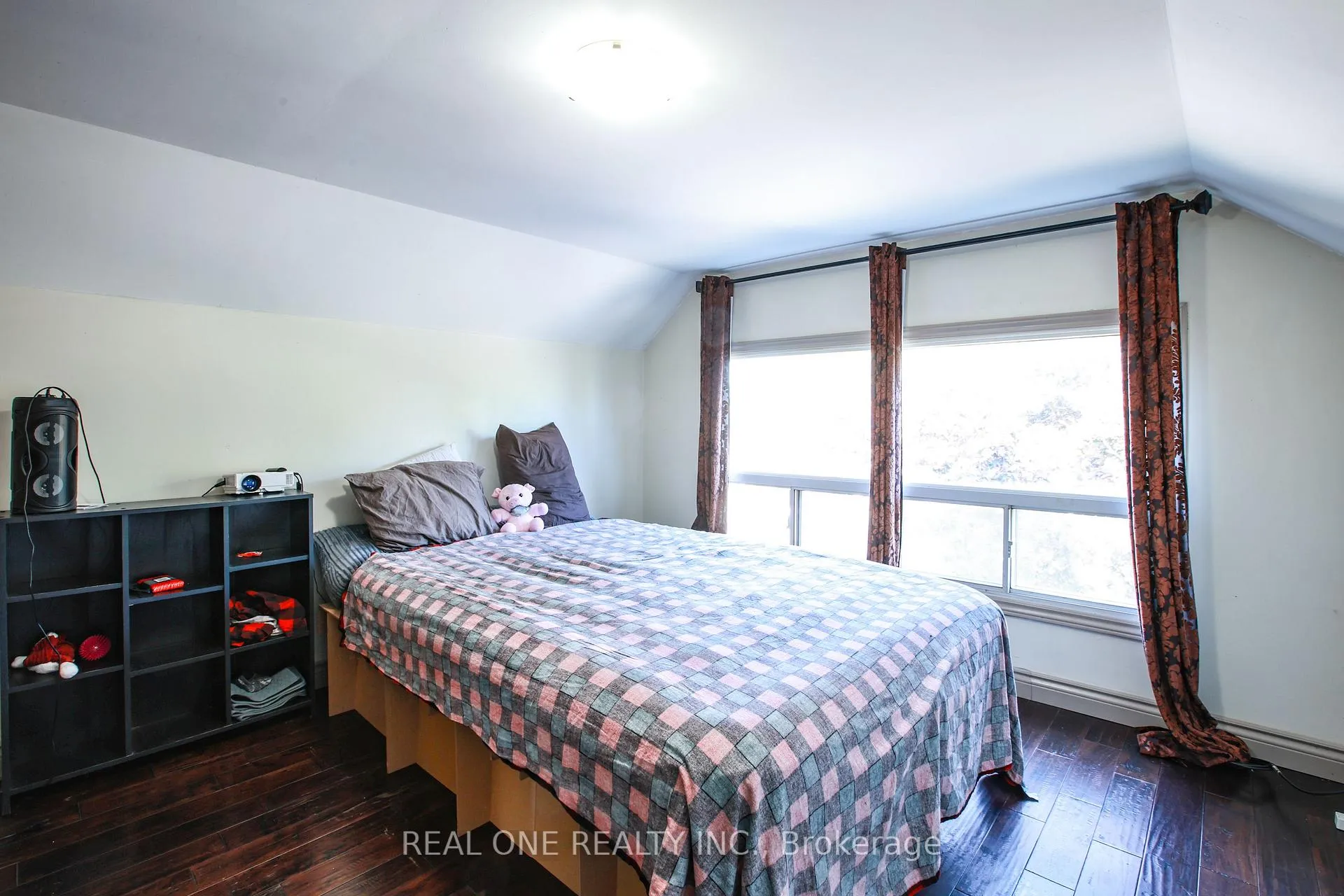Photo 7 of Unit Unit 5, 239 Main Street N, Brampton, Downtown Brampton — HOMEH
