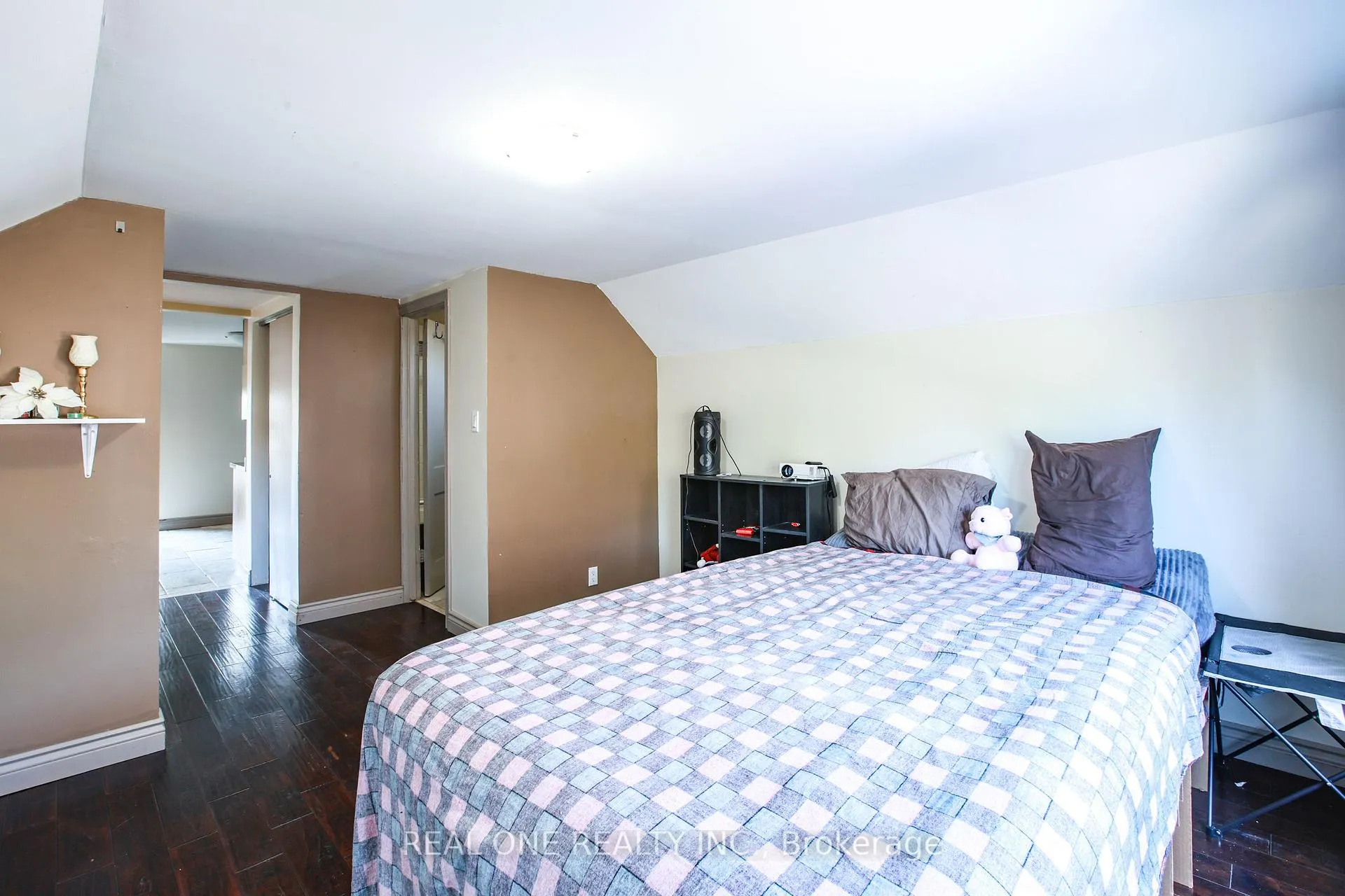 Photo 8 of Unit Unit 5, 239 Main Street N, Brampton, Downtown Brampton — HOMEH
