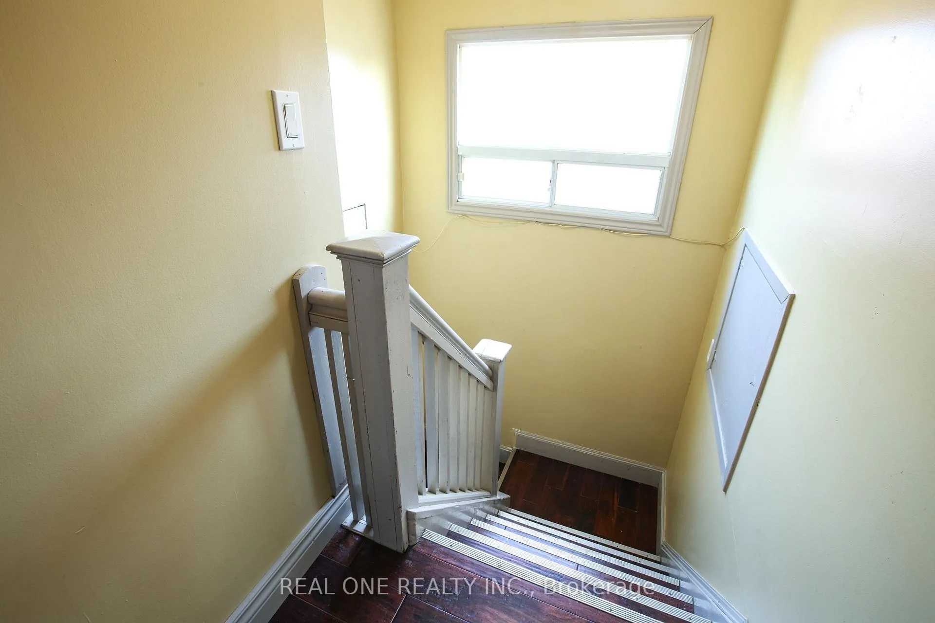 Photo 9 of Unit Unit 5, 239 Main Street N, Brampton, Downtown Brampton — HOMEH