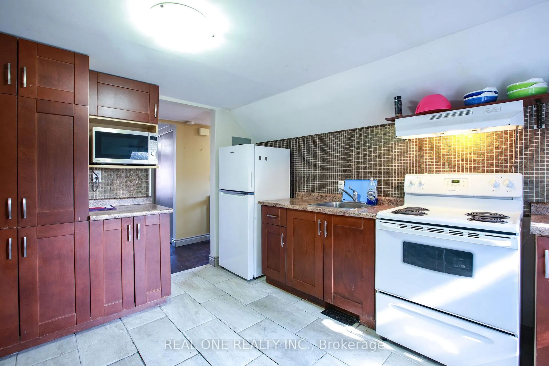 Photo 12 of Unit Unit 5, 239 Main Street N, Brampton, Downtown Brampton — HOMEH