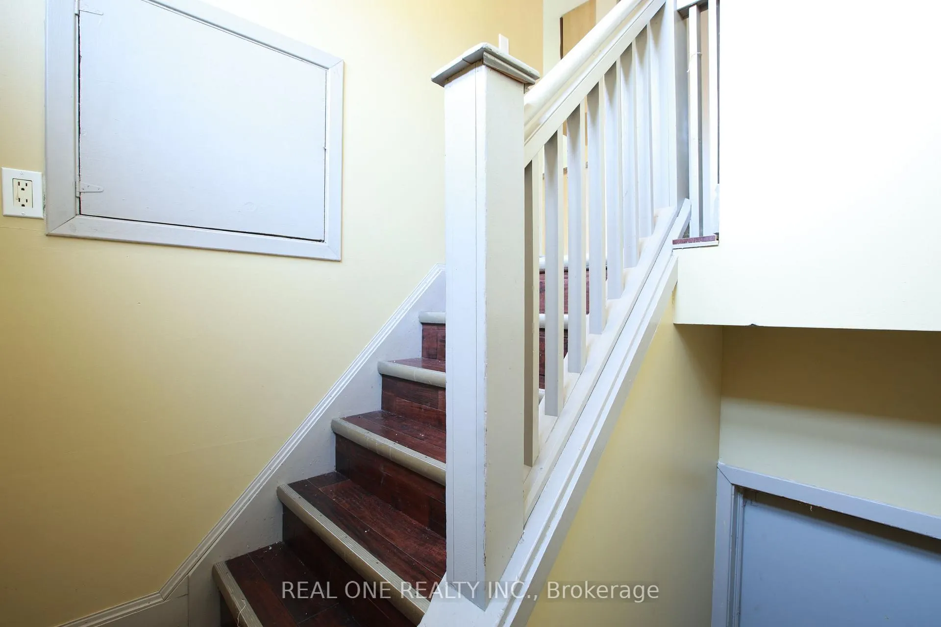 Photo 13 of Unit Unit 5, 239 Main Street N, Brampton, Downtown Brampton — HOMEH
