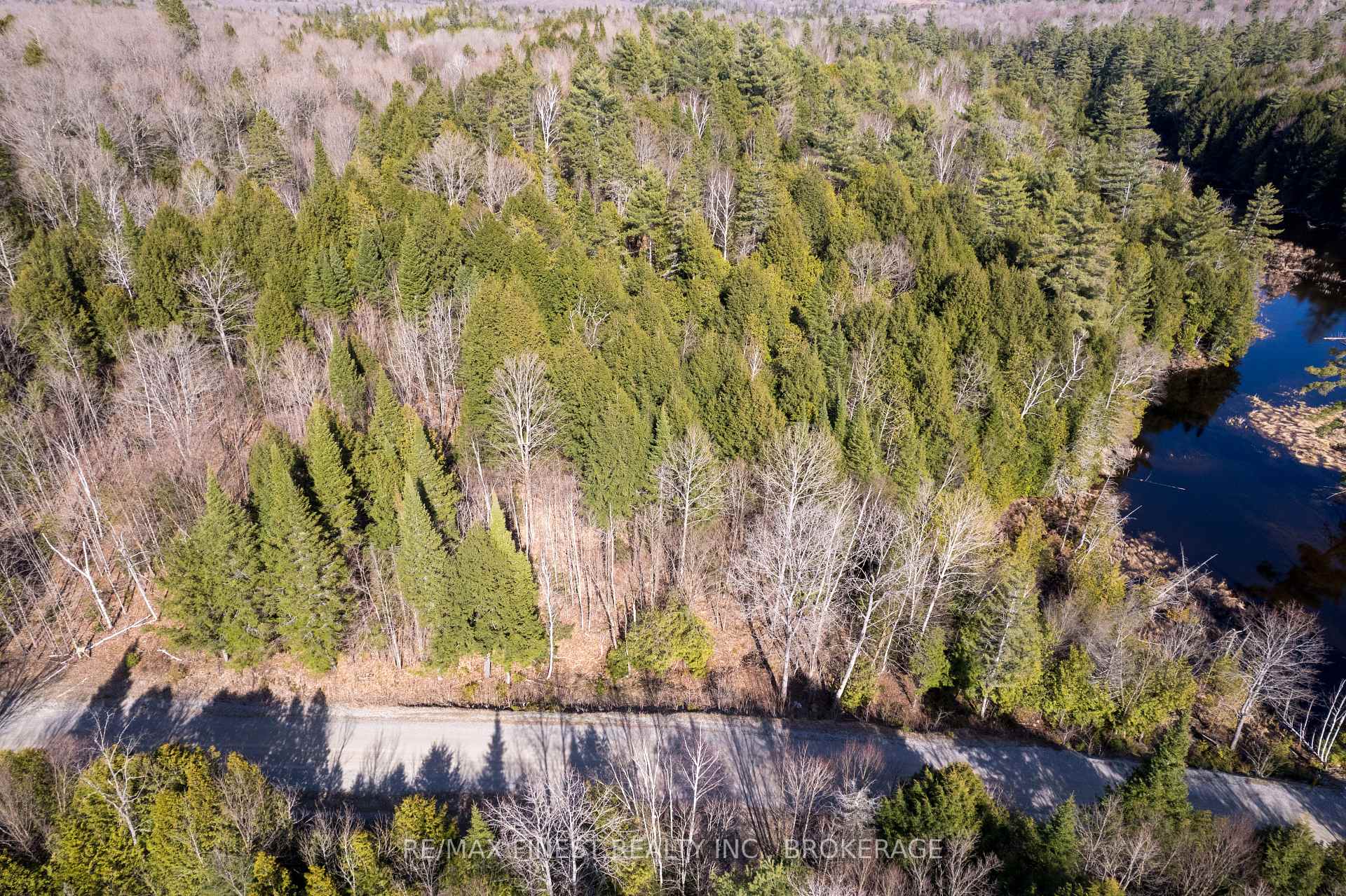 Photo 3 of 1965 North Road, Frontenac, Frontenac North — HOMEH