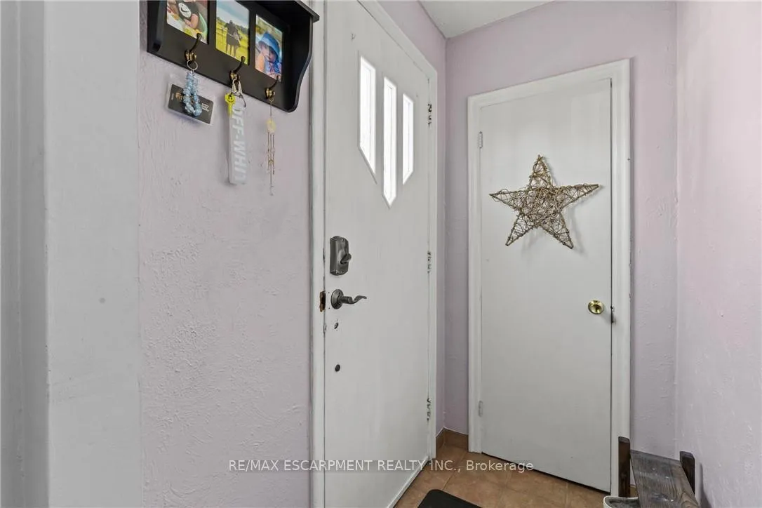 Photo 5 of 147 Summerhill Avenue, Hamilton, Glenview — HOMEH