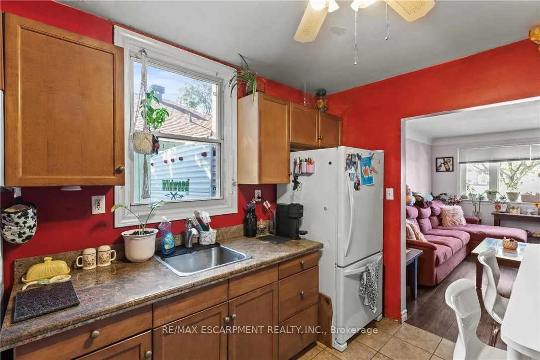 Photo 10 of 147 Summerhill Avenue, Hamilton, Glenview — HOMEH