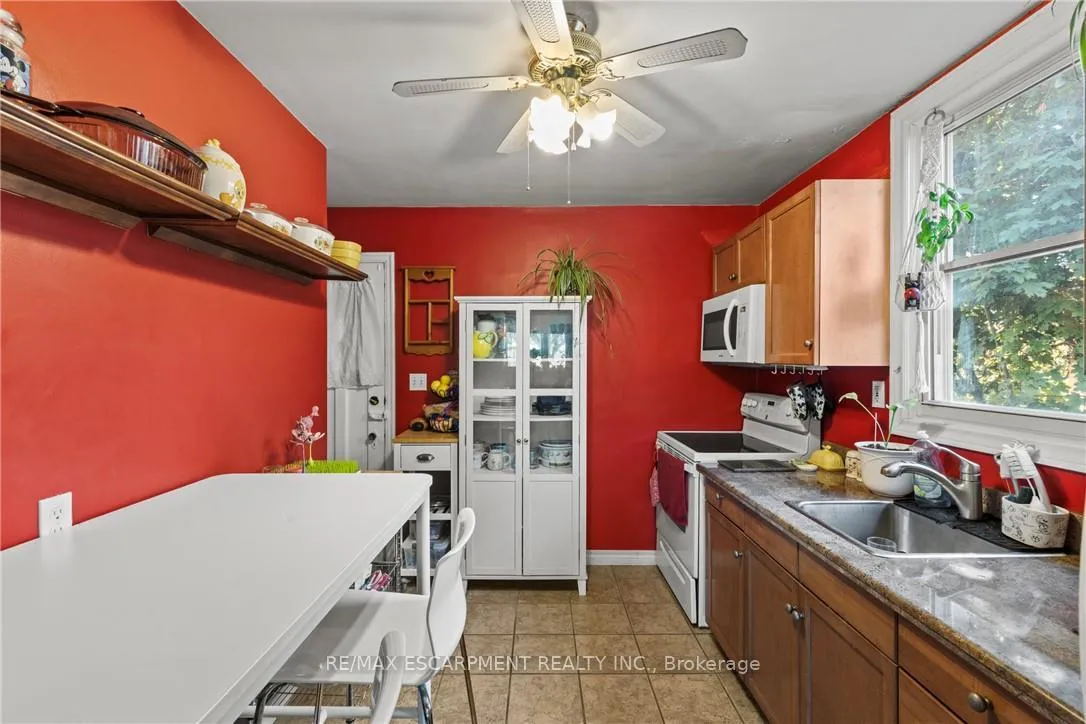 Photo 11 of 147 Summerhill Avenue, Hamilton, Glenview — HOMEH