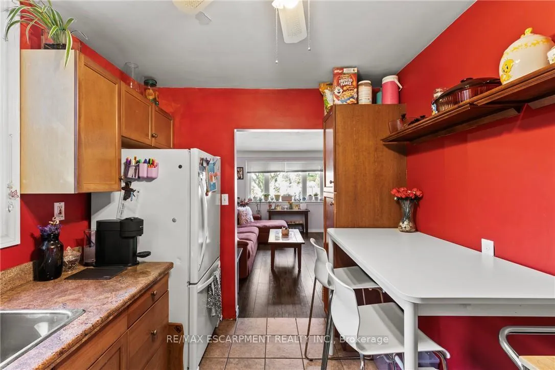 Photo 12 of 147 Summerhill Avenue, Hamilton, Glenview — HOMEH
