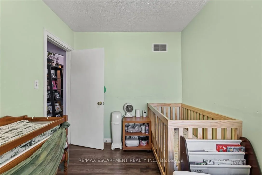 Photo 17 of 147 Summerhill Avenue, Hamilton, Glenview — HOMEH