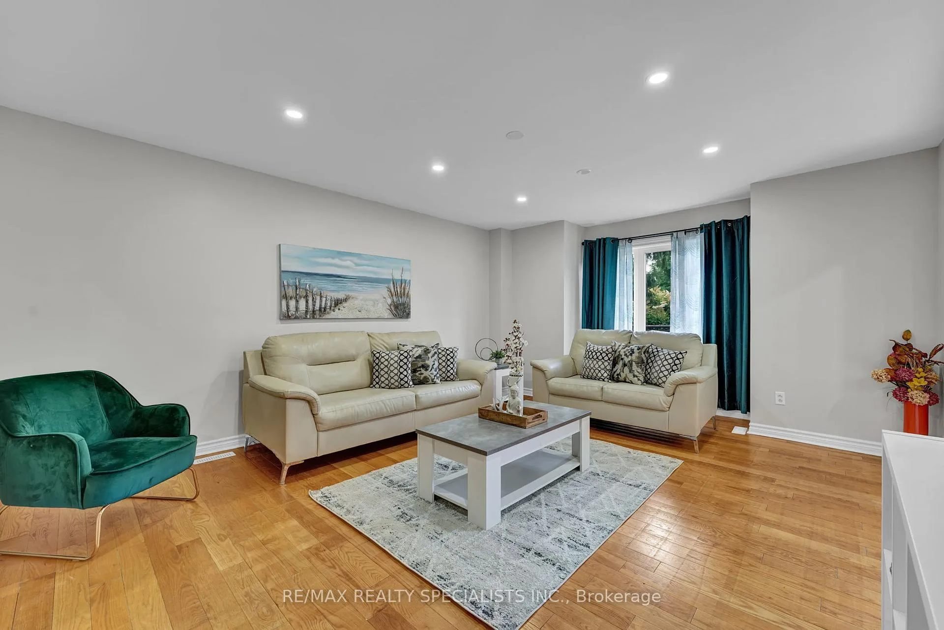 Photo 4 of 136 Clover Bloom Road, Brampton, Sandringham-Wellington — HOMEH