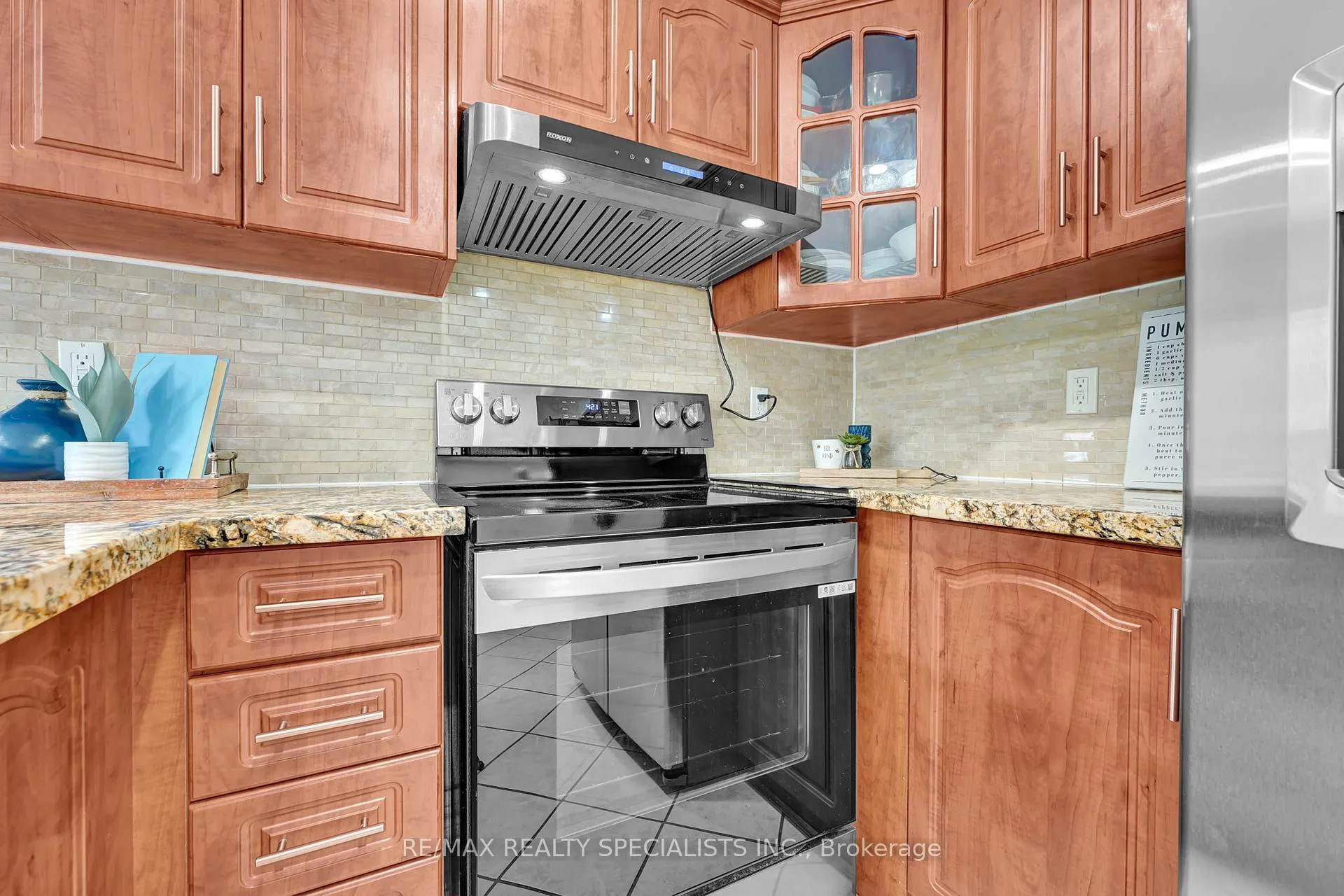 Photo 10 of 136 Clover Bloom Road, Brampton, Sandringham-Wellington — HOMEH