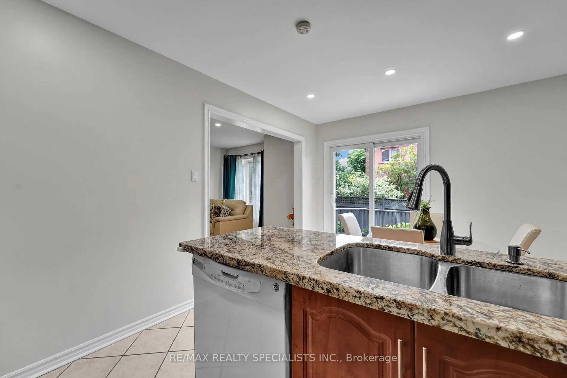 Photo 14 of 136 Clover Bloom Road, Brampton, Sandringham-Wellington — HOMEH