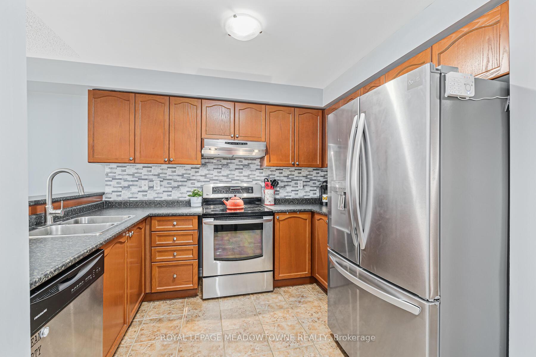 Photo 9 of Unit 11, 102 Cedarbrook Road, Brampton, Sandringham-Wellington — HOMEH